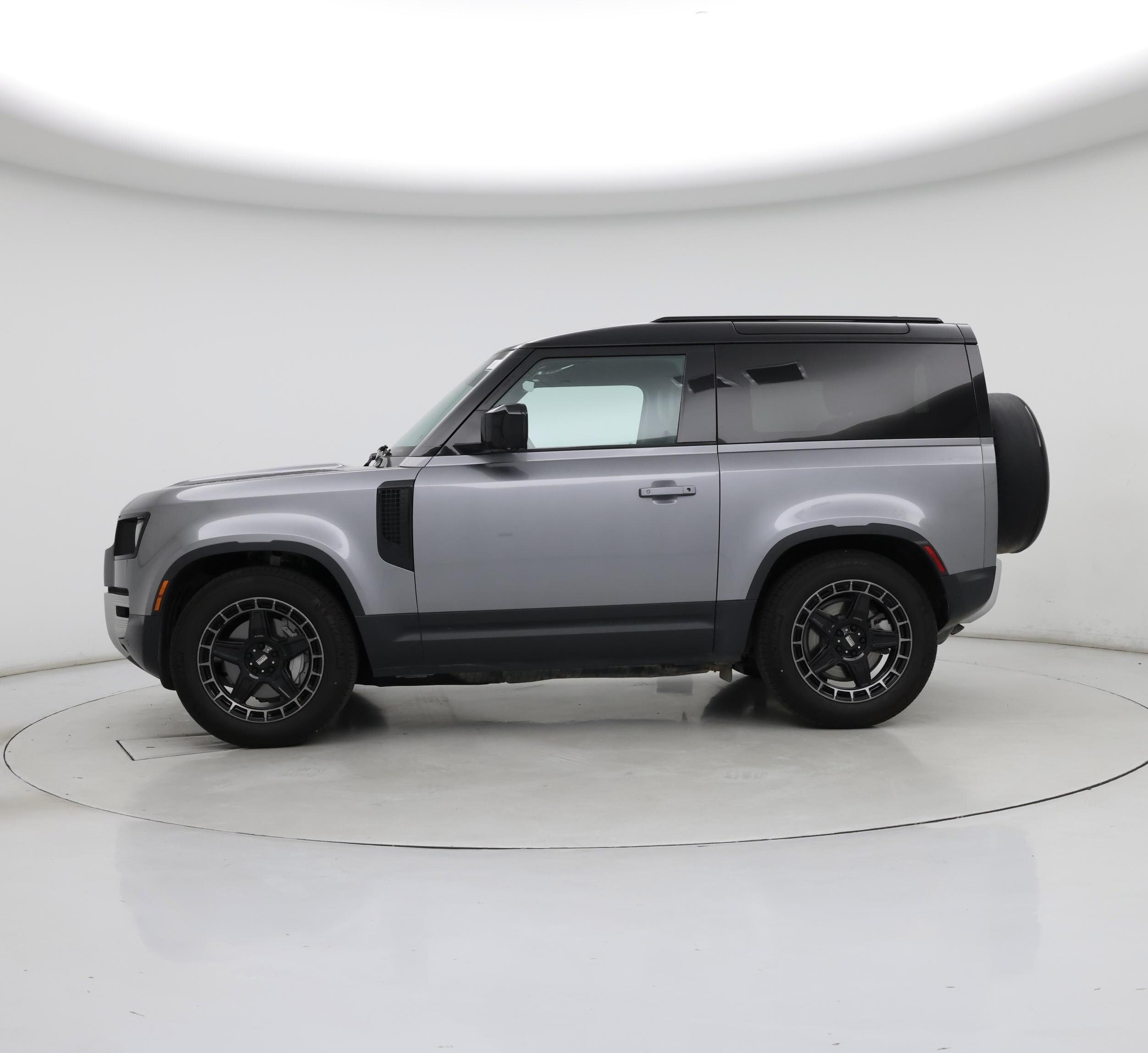 Thumbnail: 2023 Land Rover Defender - 3