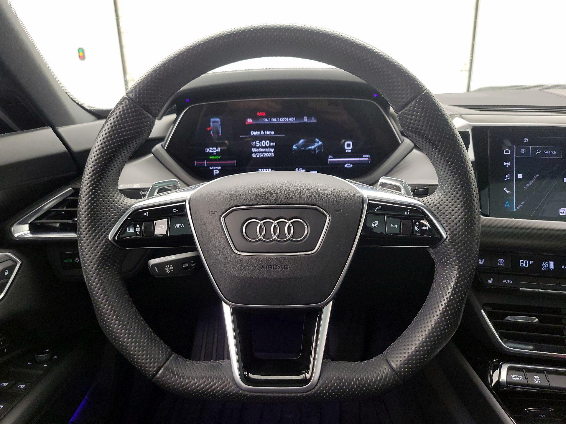 Thumbnail: 2022 Audi e-tron GT - 10