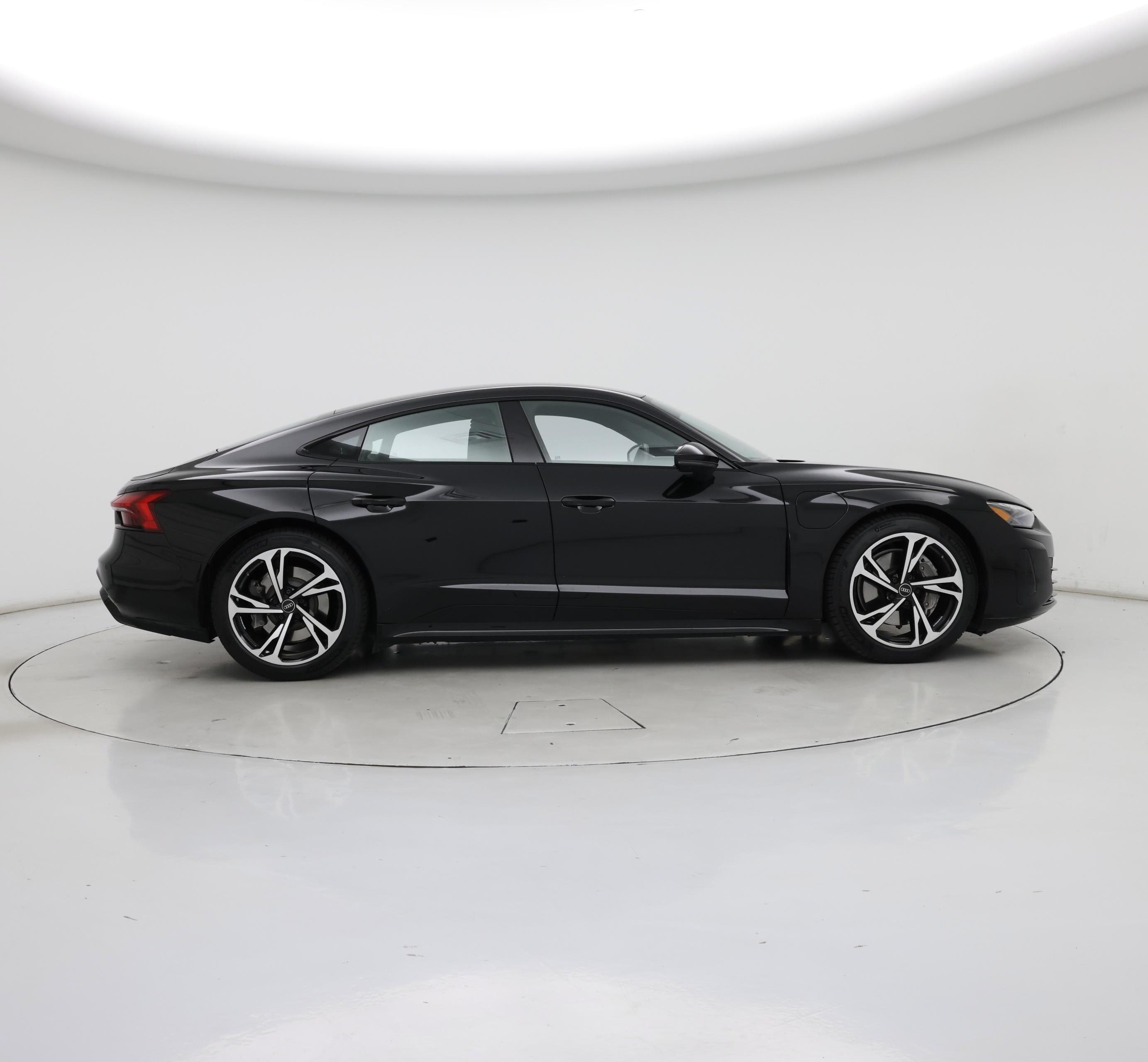 Thumbnail: 2022 Audi e-tron GT - 7