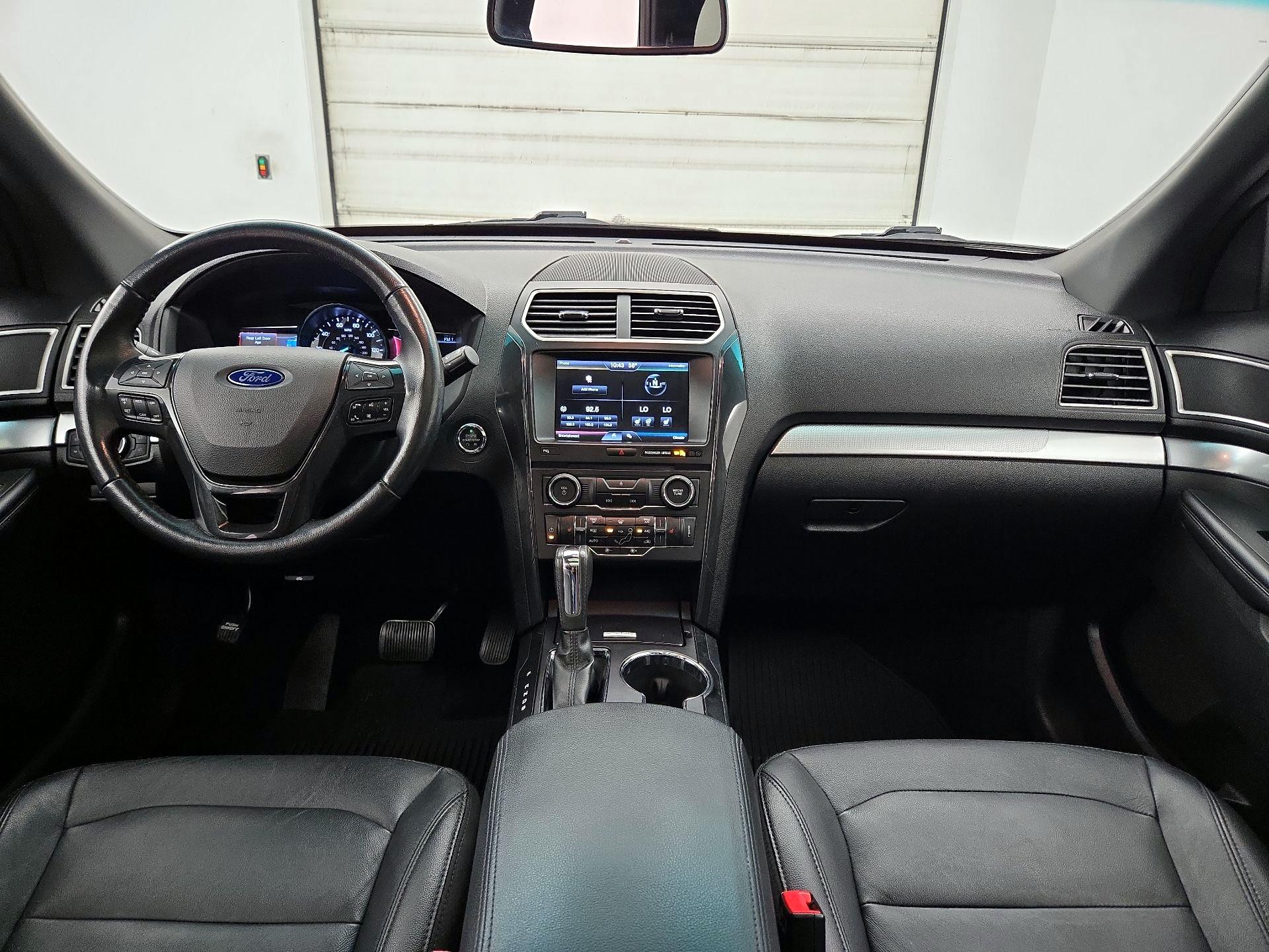 Thumbnail: 2016 Ford Explorer - 9