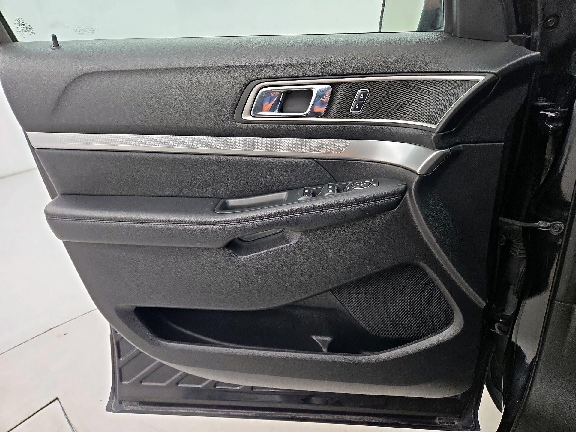 Thumbnail: 2016 Ford Explorer - 12
