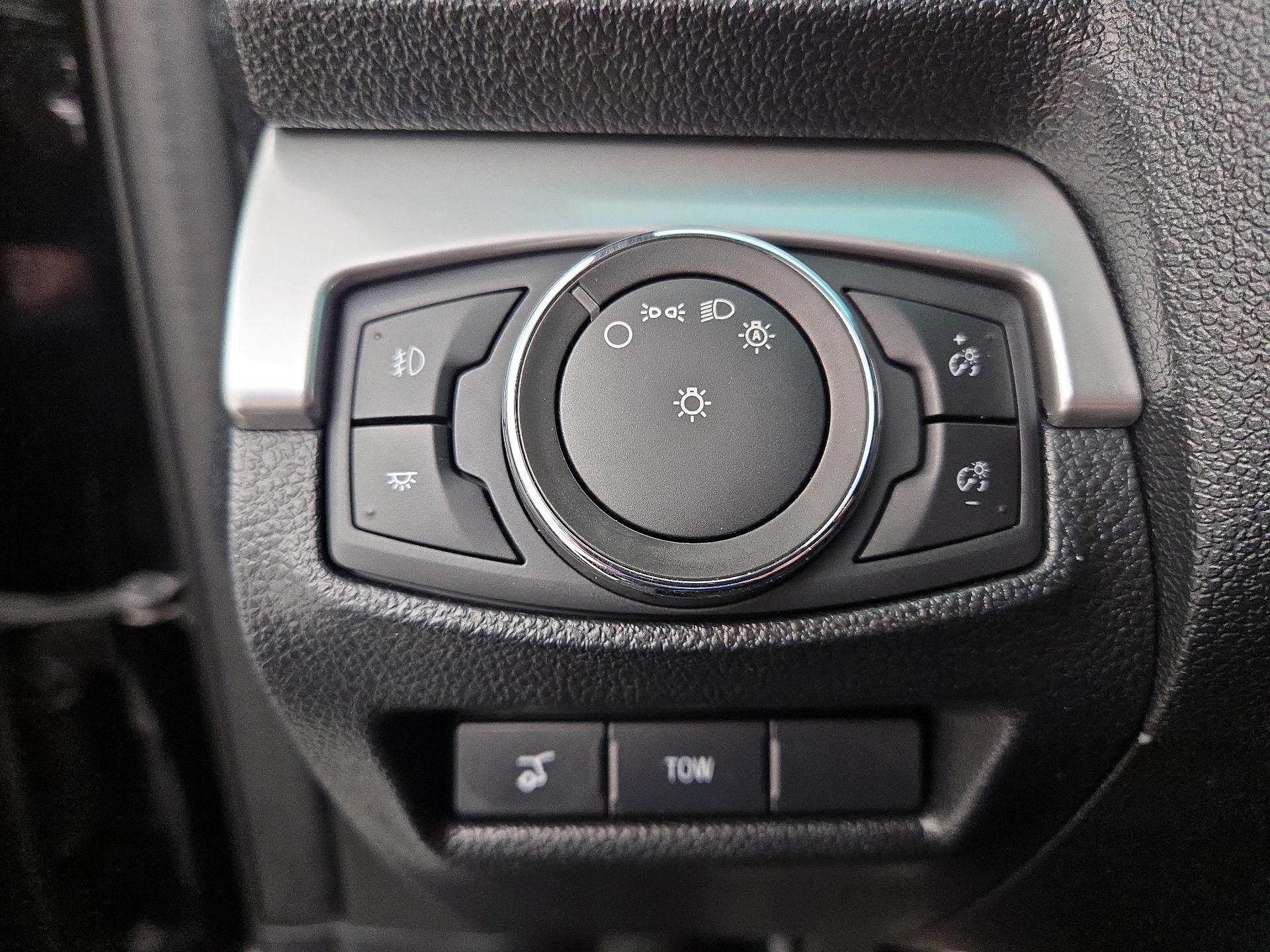 Thumbnail: 2016 Ford Explorer - 13
