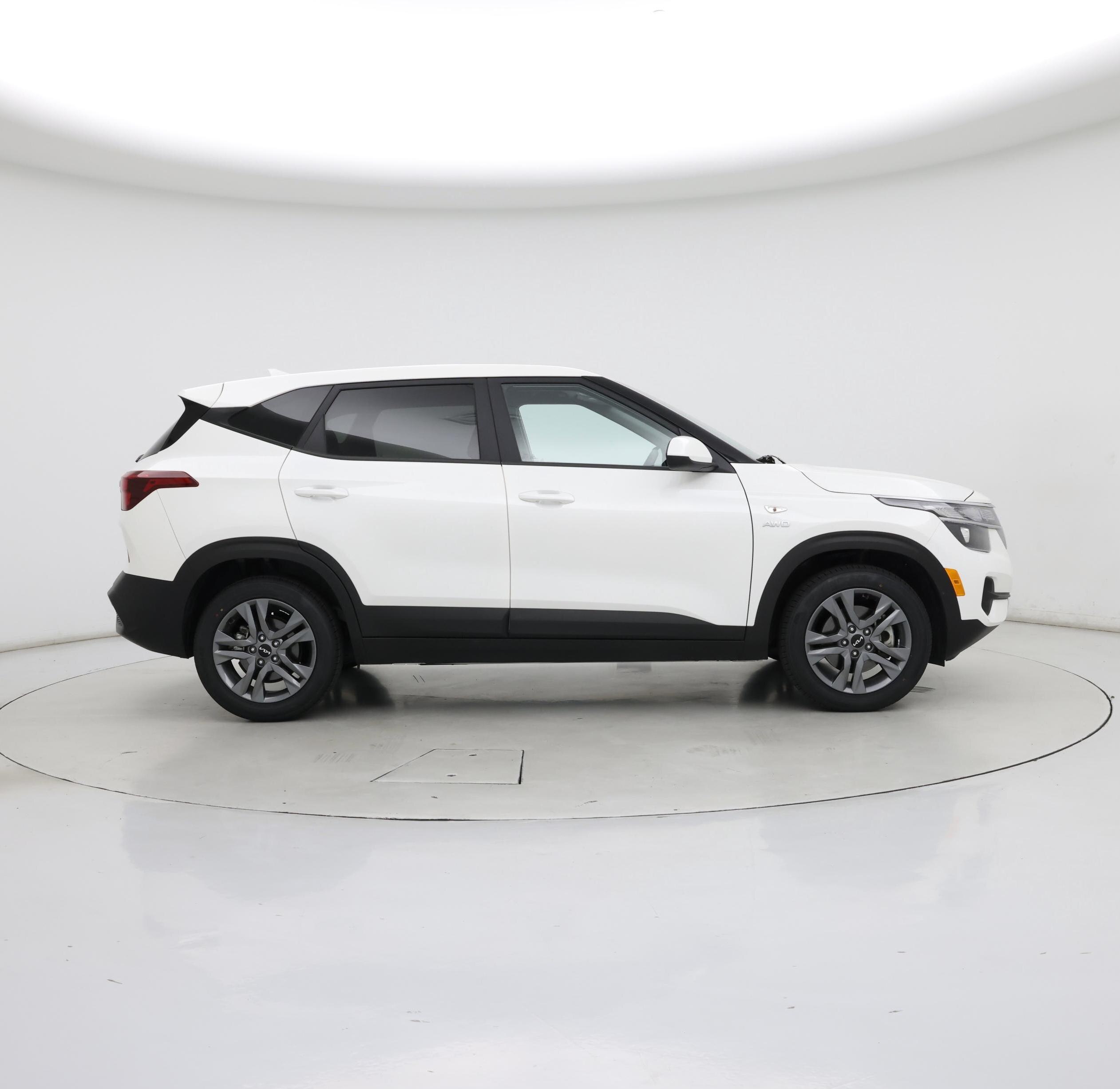 Thumbnail: 2023 Kia Seltos - 7