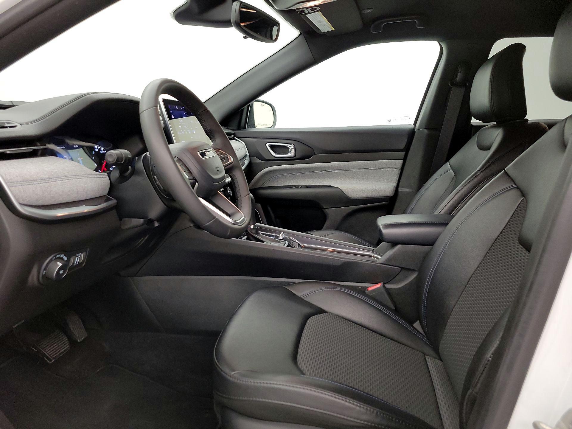 Thumbnail: 2023 Jeep Compass - 11