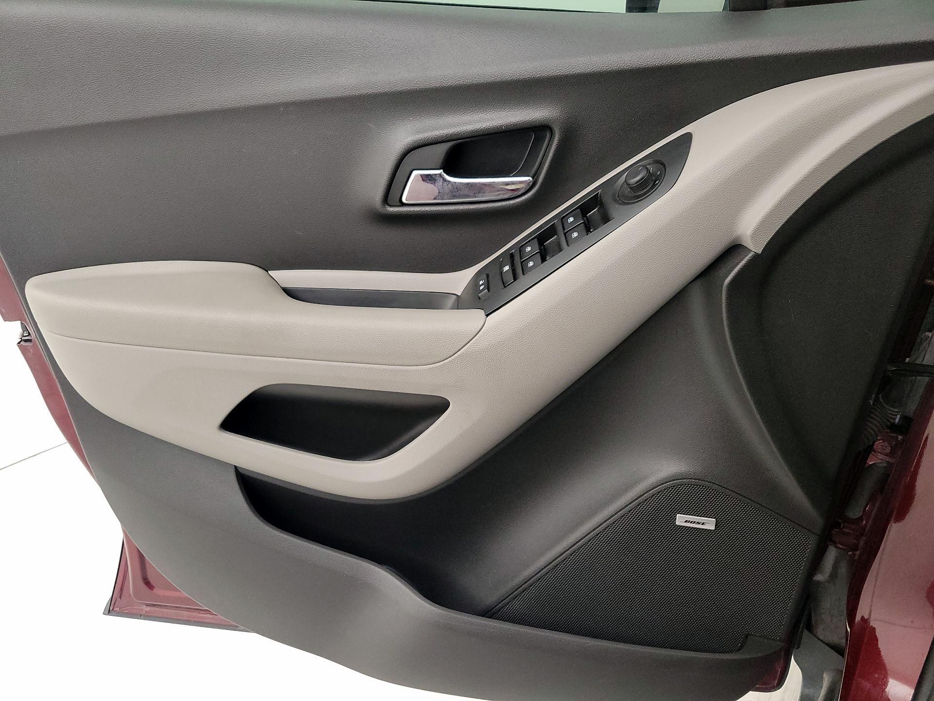 Thumbnail: 2016 Chevrolet Trax - 12