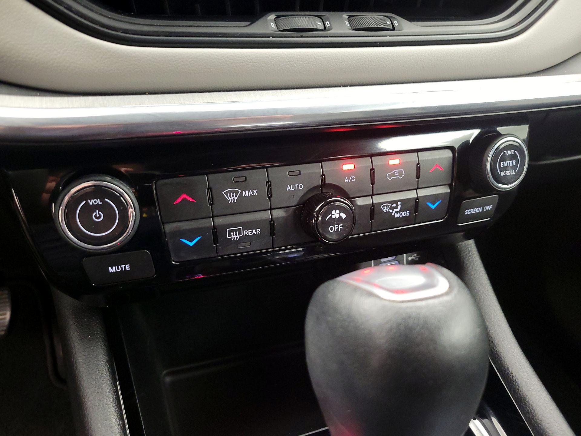 Thumbnail: 2023 Jeep Compass - 16