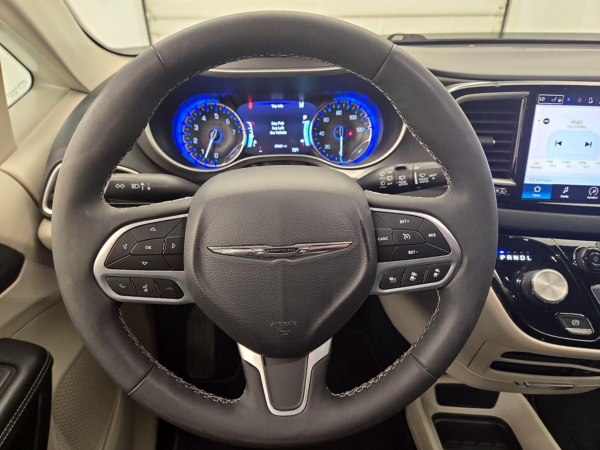 Thumbnail: 2022 Chrysler Pacifica - 10