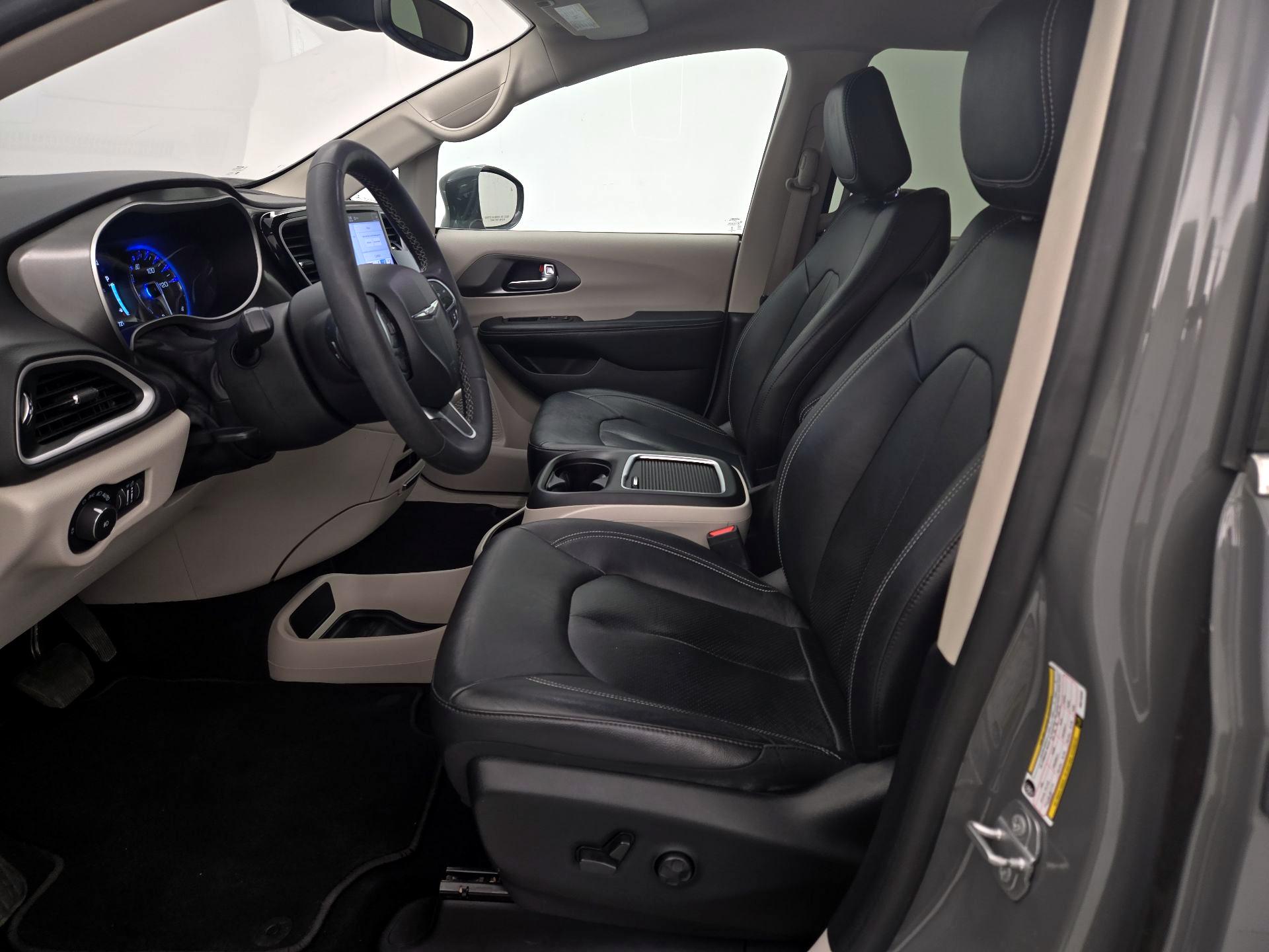 Thumbnail: 2022 Chrysler Pacifica - 11