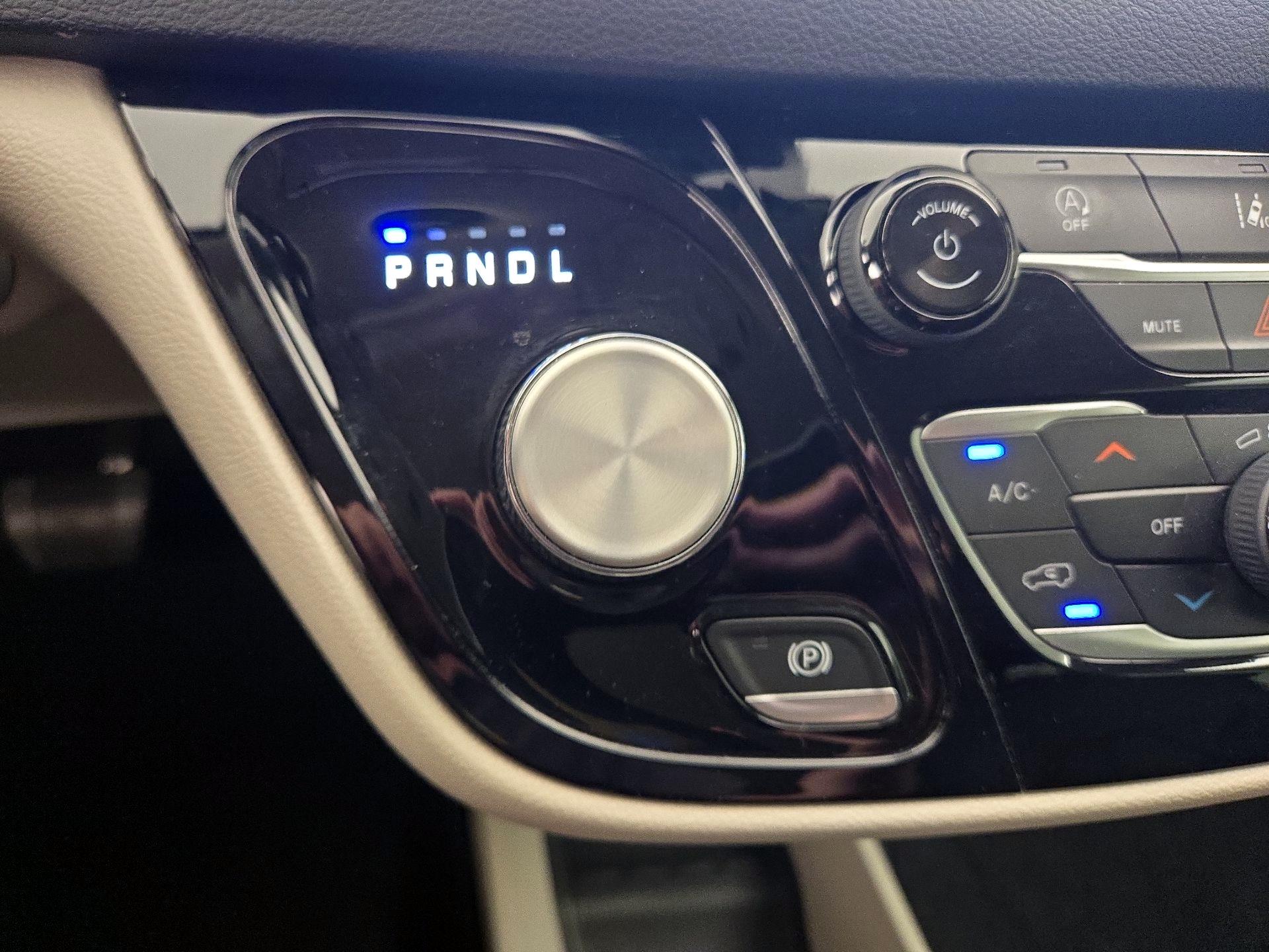 Thumbnail: 2022 Chrysler Pacifica - 17