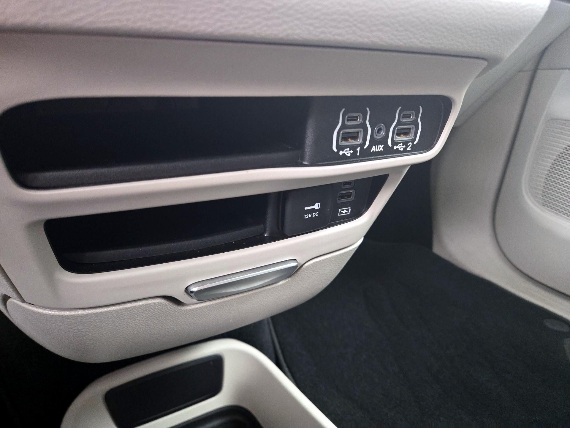 Thumbnail: 2022 Chrysler Pacifica - 18