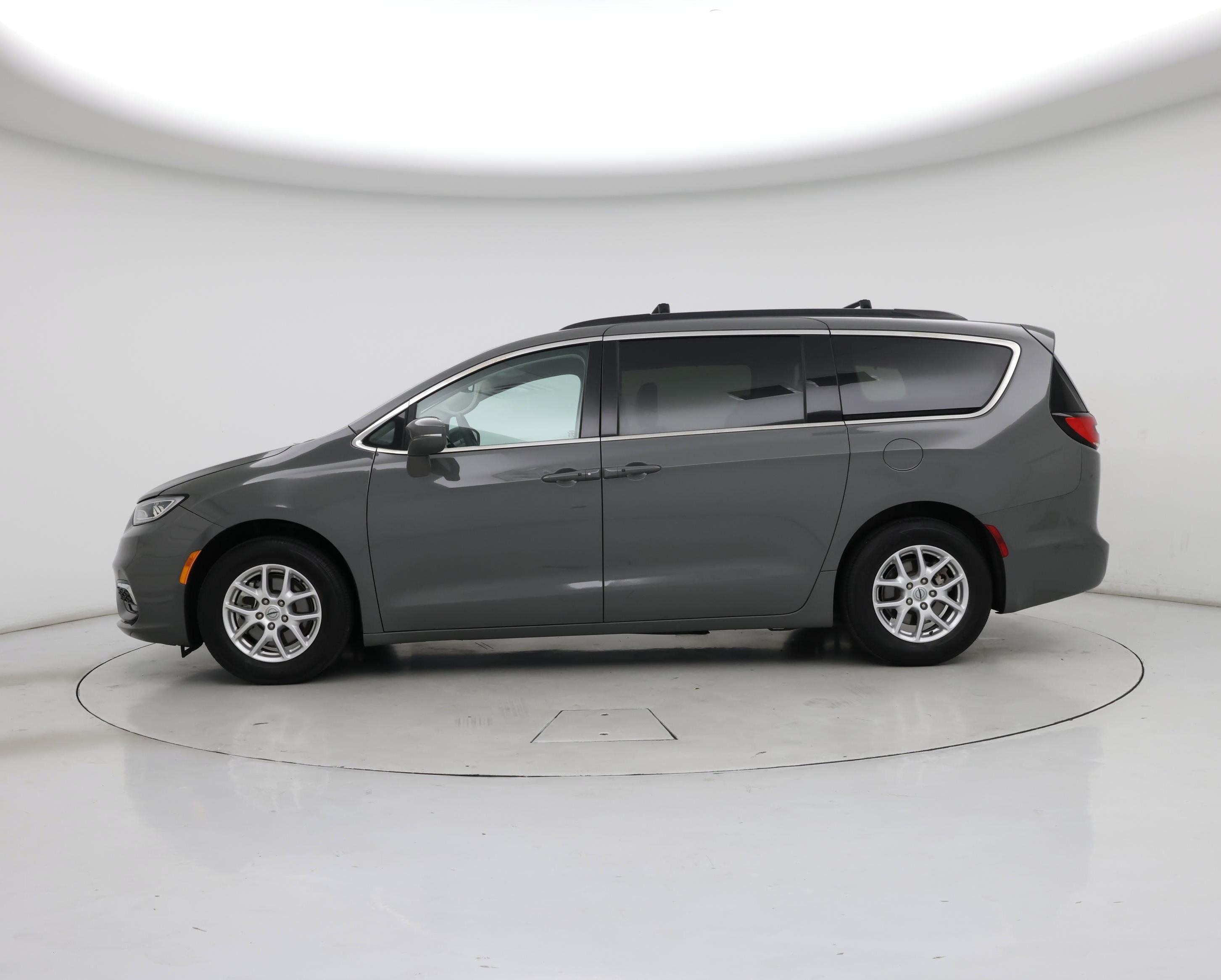 Thumbnail: 2022 Chrysler Pacifica - 3