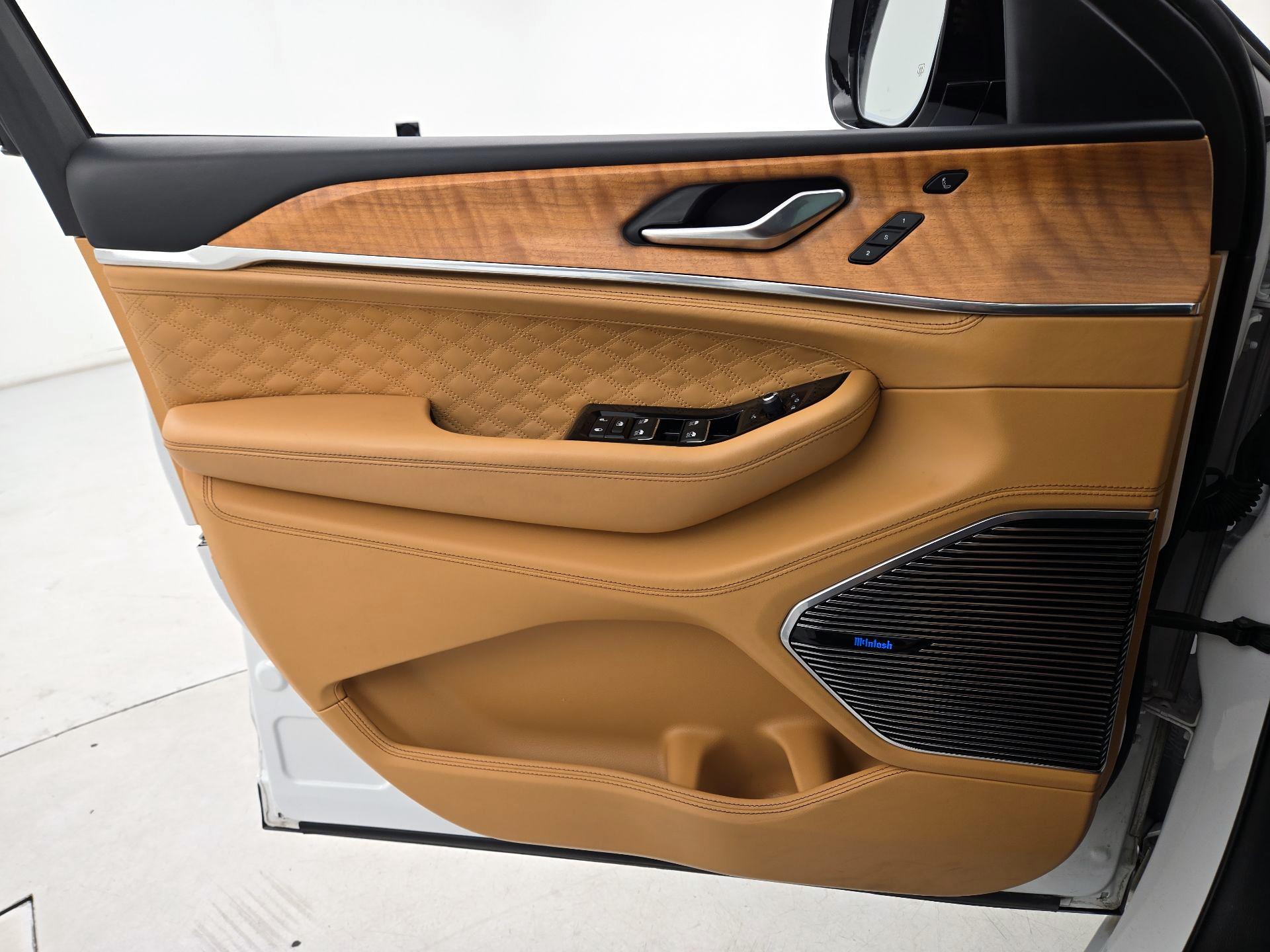 Thumbnail: 2023 Jeep Grand Cherokee - 12