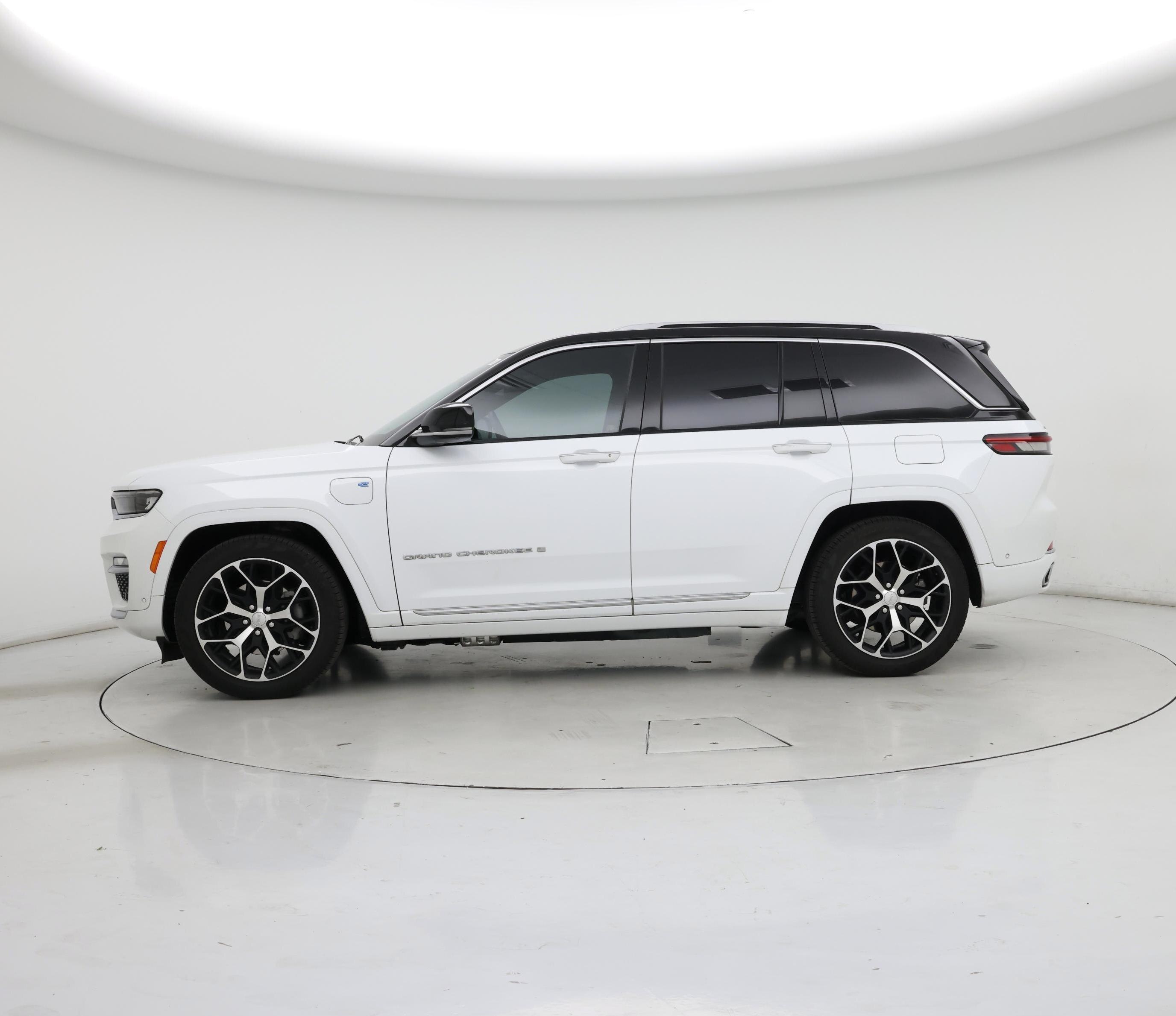 Thumbnail: 2023 Jeep Grand Cherokee - 3