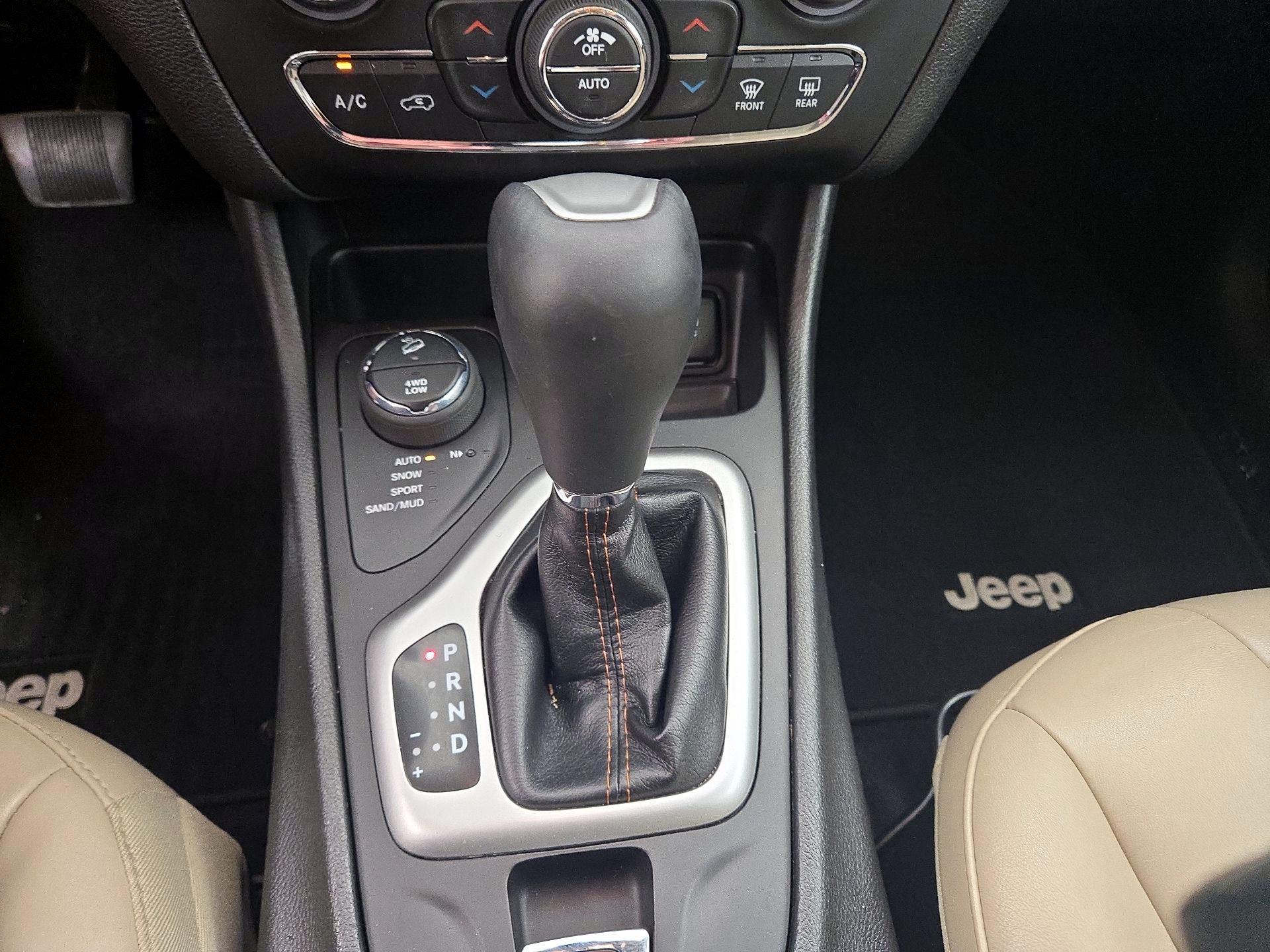 Thumbnail: 2017 Jeep Cherokee - 17