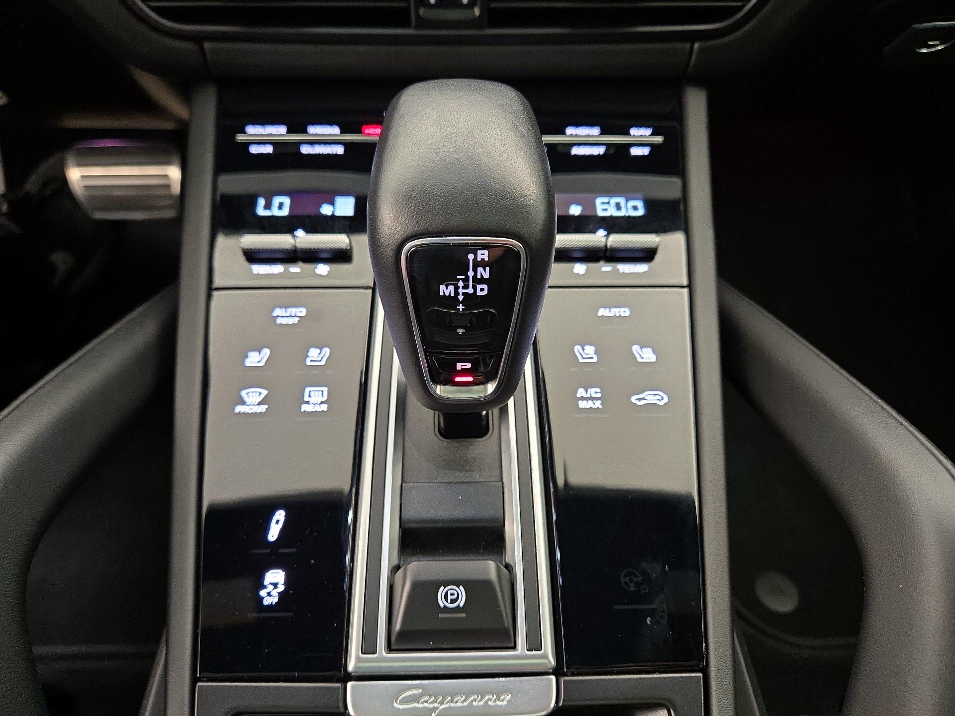 Thumbnail: 2022 Porsche Cayenne - 18