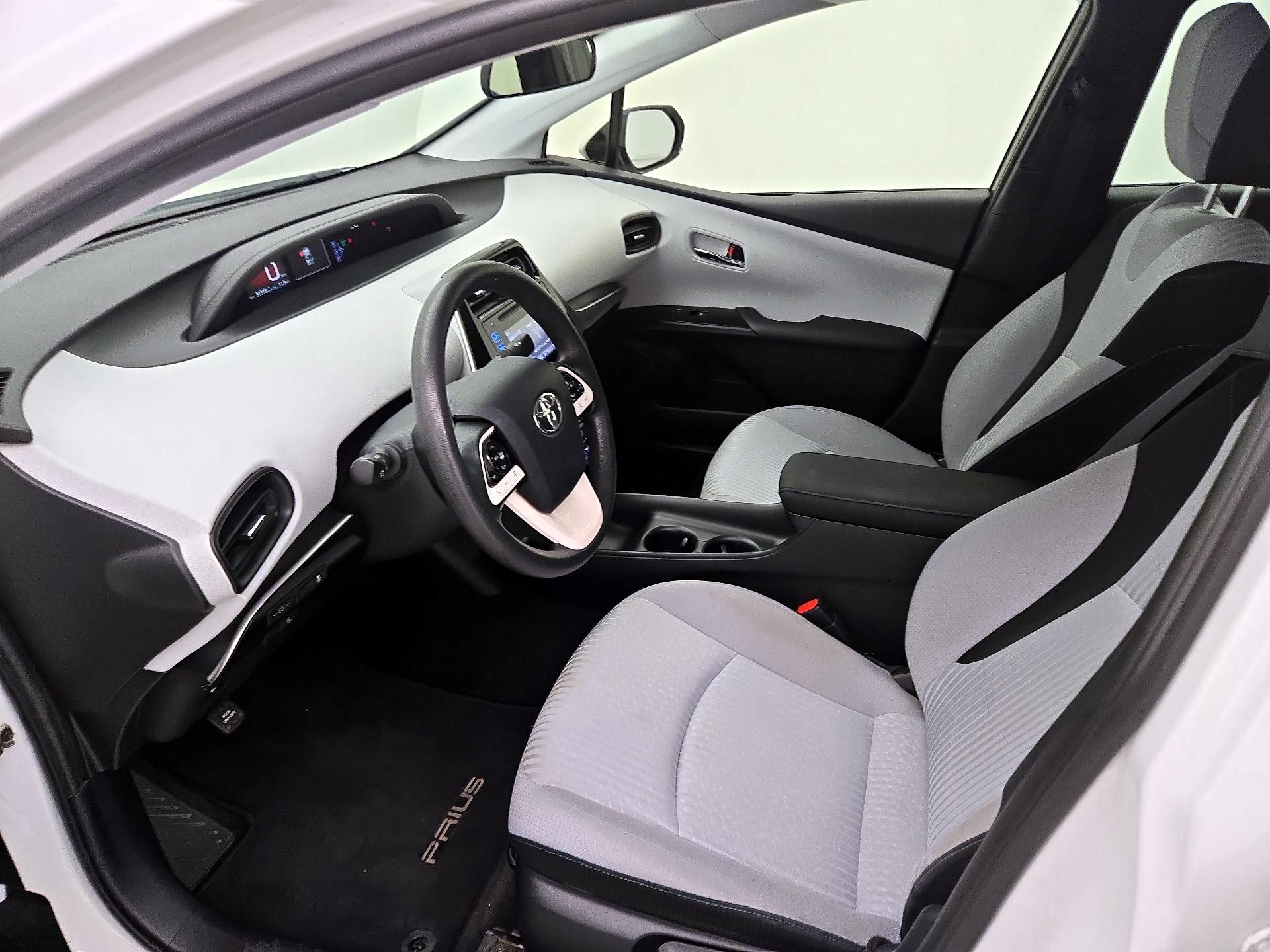 Thumbnail: 2017 Toyota Prius - 11