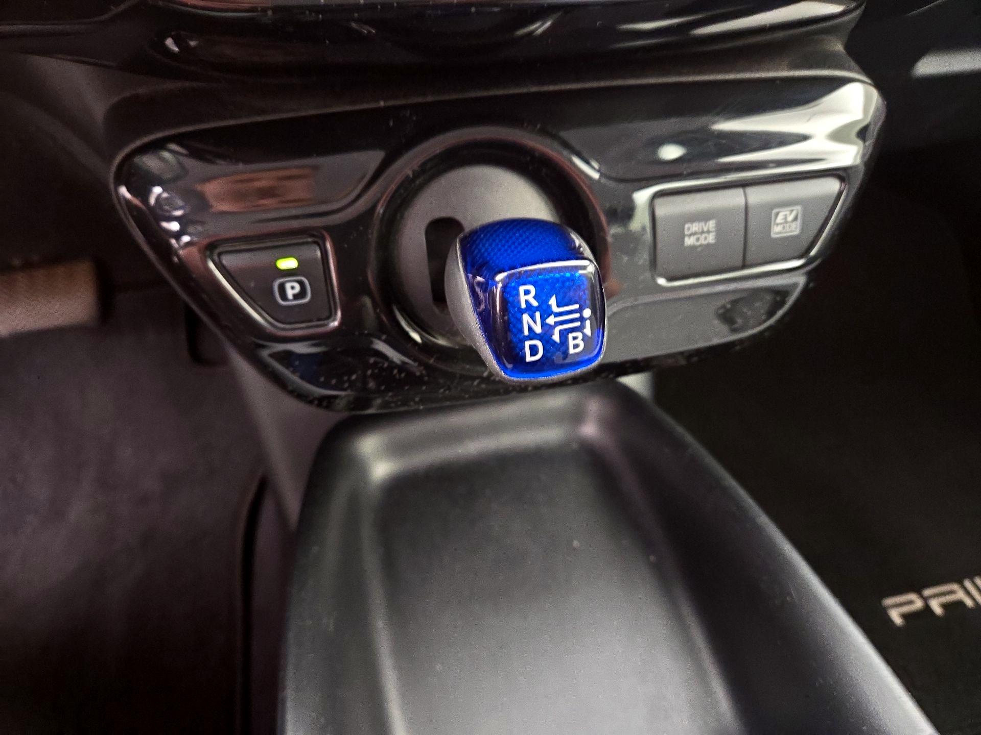 Thumbnail: 2017 Toyota Prius - 17