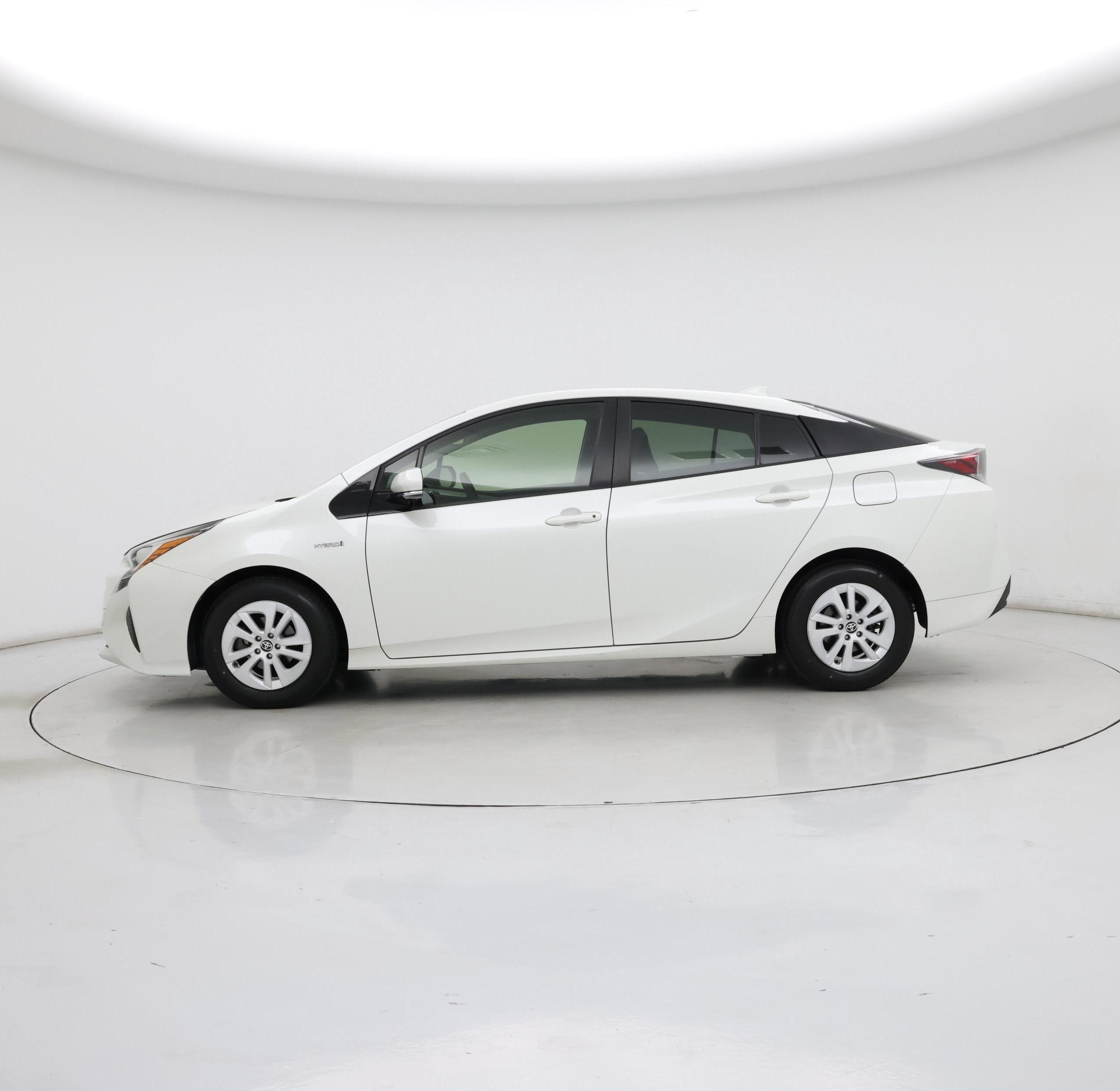 Thumbnail: 2017 Toyota Prius - 3