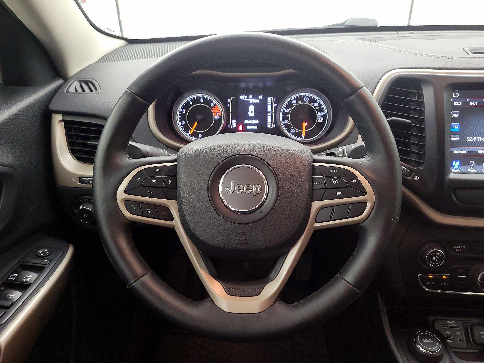 Thumbnail: 2017 Jeep Cherokee - 10