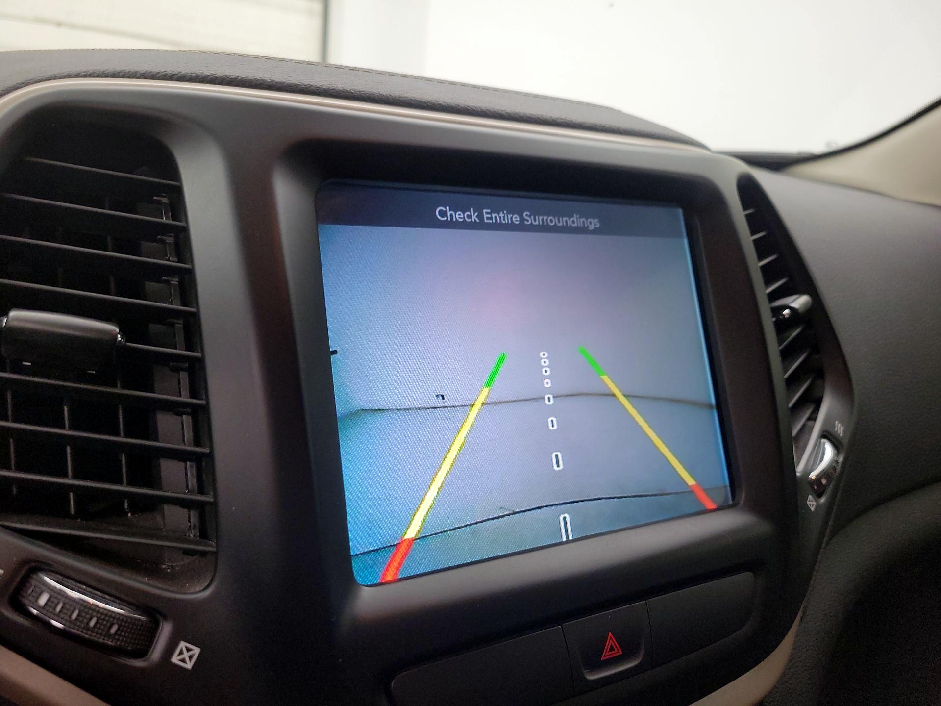 Thumbnail: 2017 Jeep Cherokee - 14