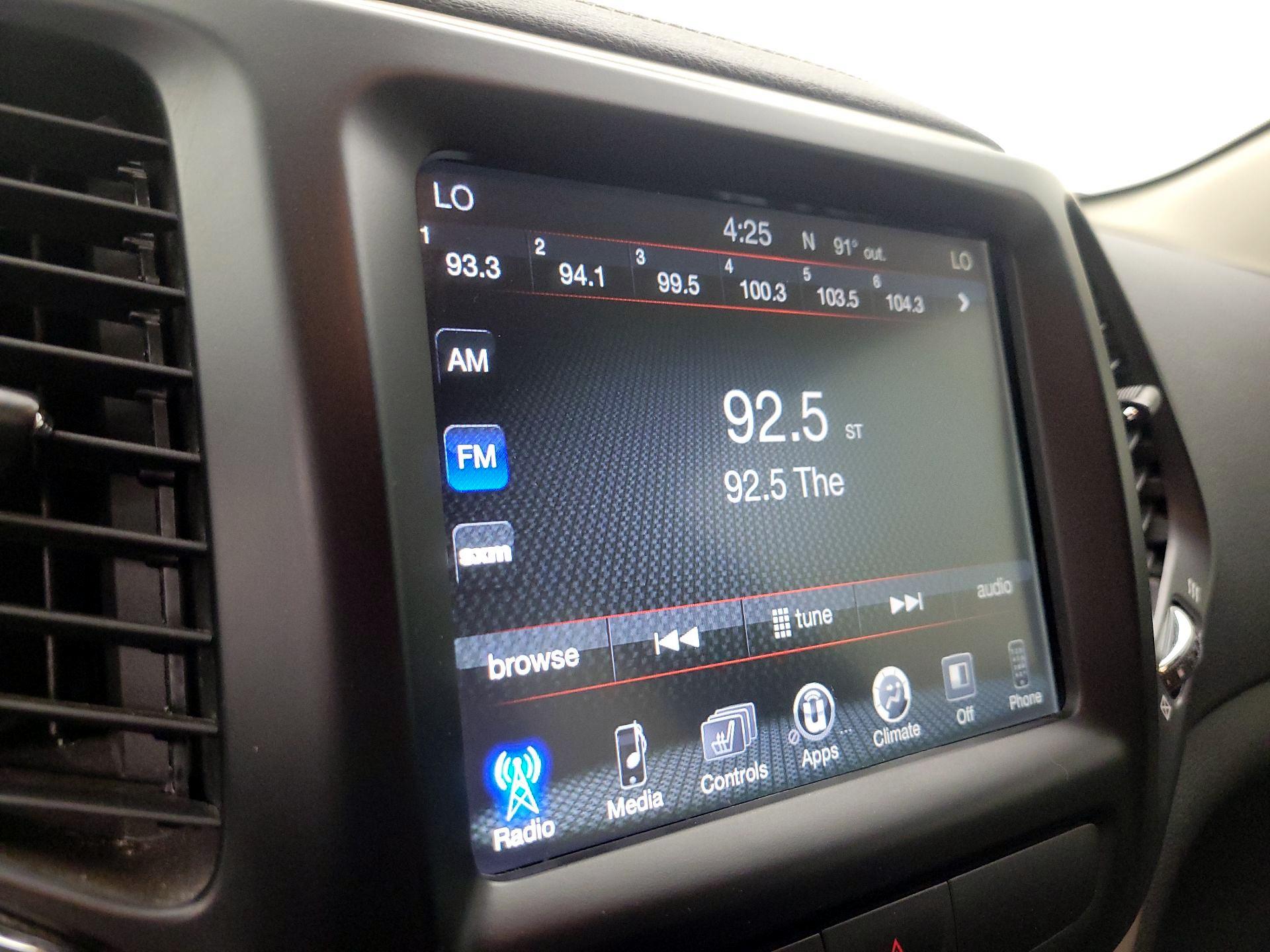 Thumbnail: 2017 Jeep Cherokee - 15