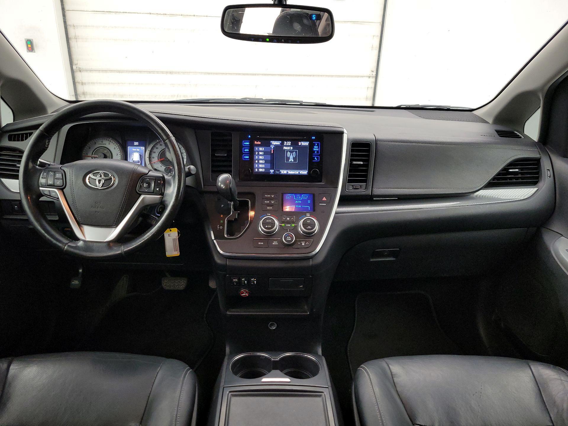 Thumbnail: 2015 Toyota Sienna - 9