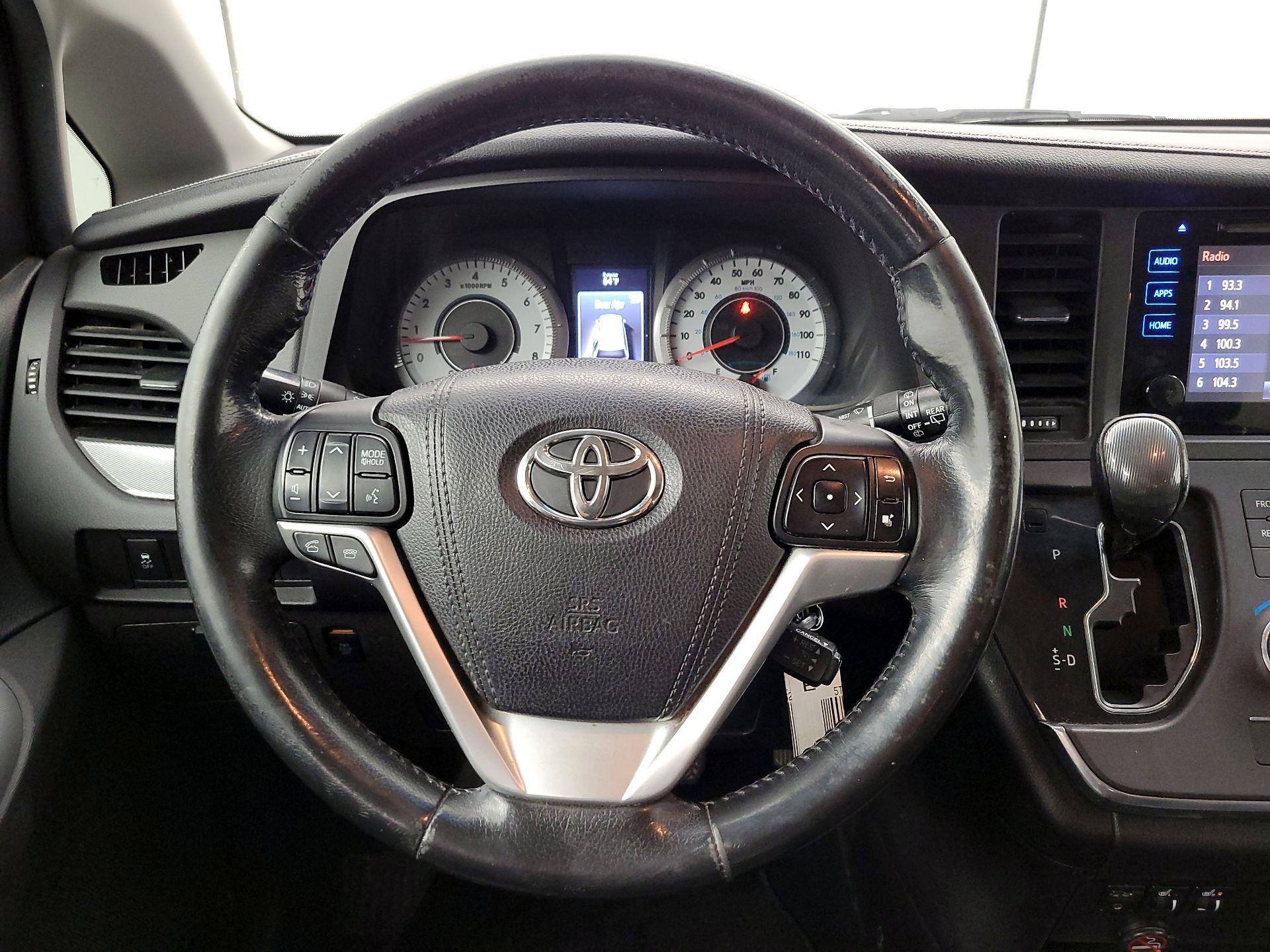 Thumbnail: 2015 Toyota Sienna - 10