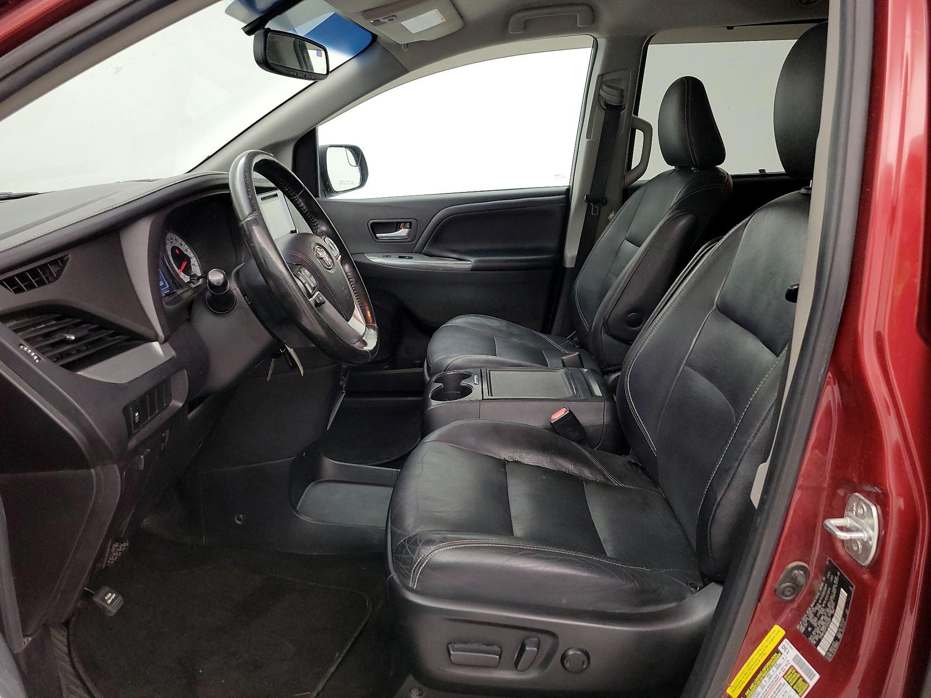 Thumbnail: 2015 Toyota Sienna - 11