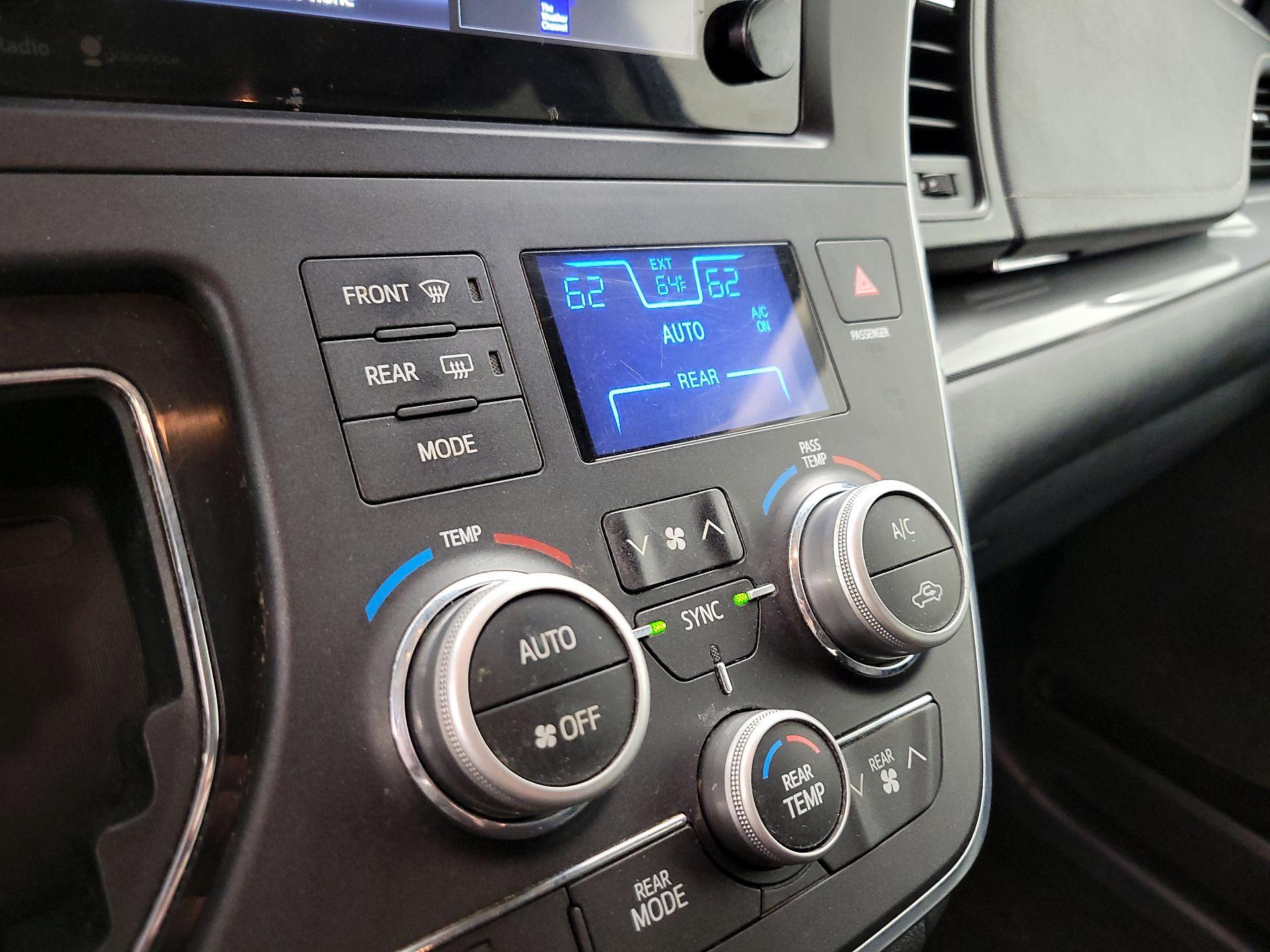 Thumbnail: 2015 Toyota Sienna - 16