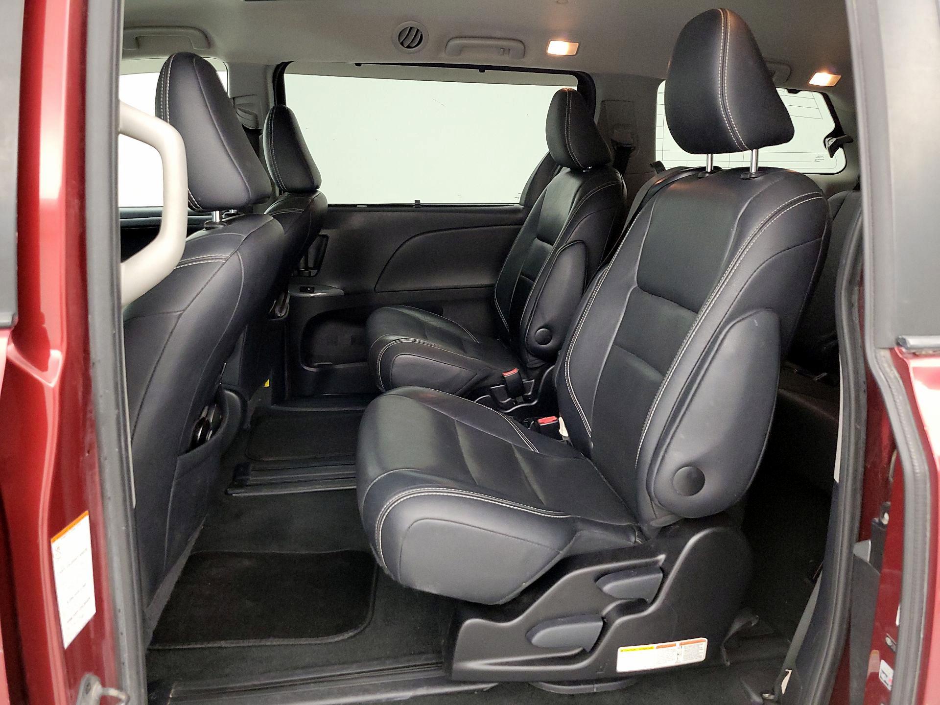 Thumbnail: 2015 Toyota Sienna - 19