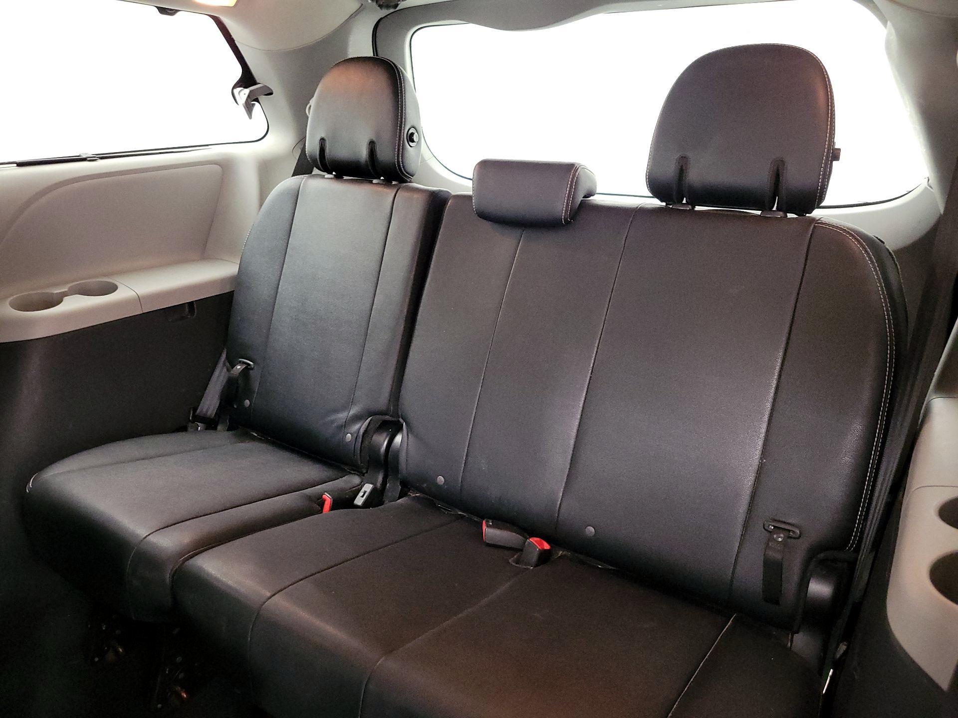 Thumbnail: 2015 Toyota Sienna - 20