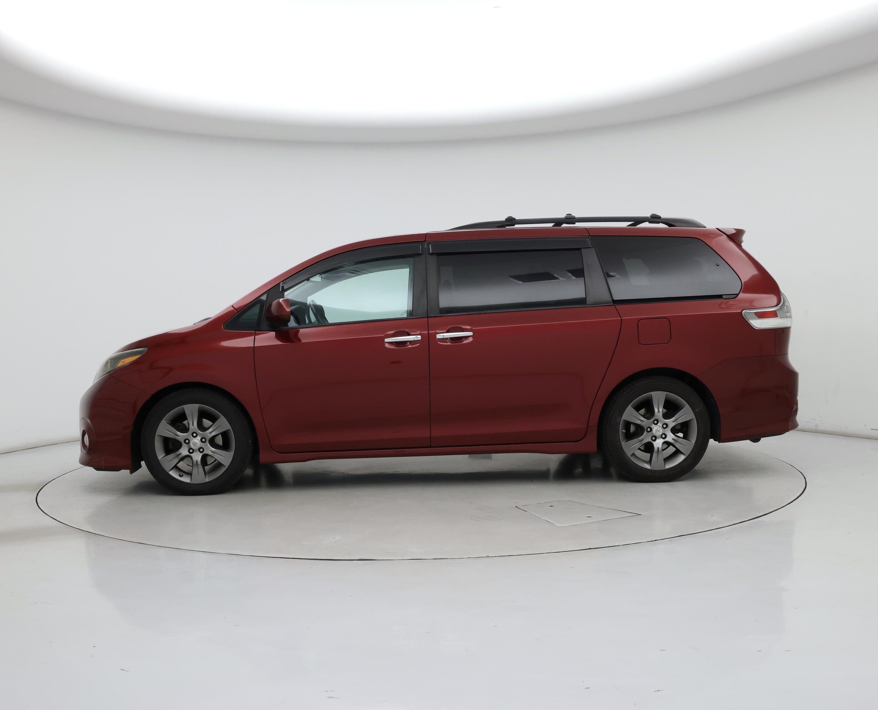 Thumbnail: 2015 Toyota Sienna - 3