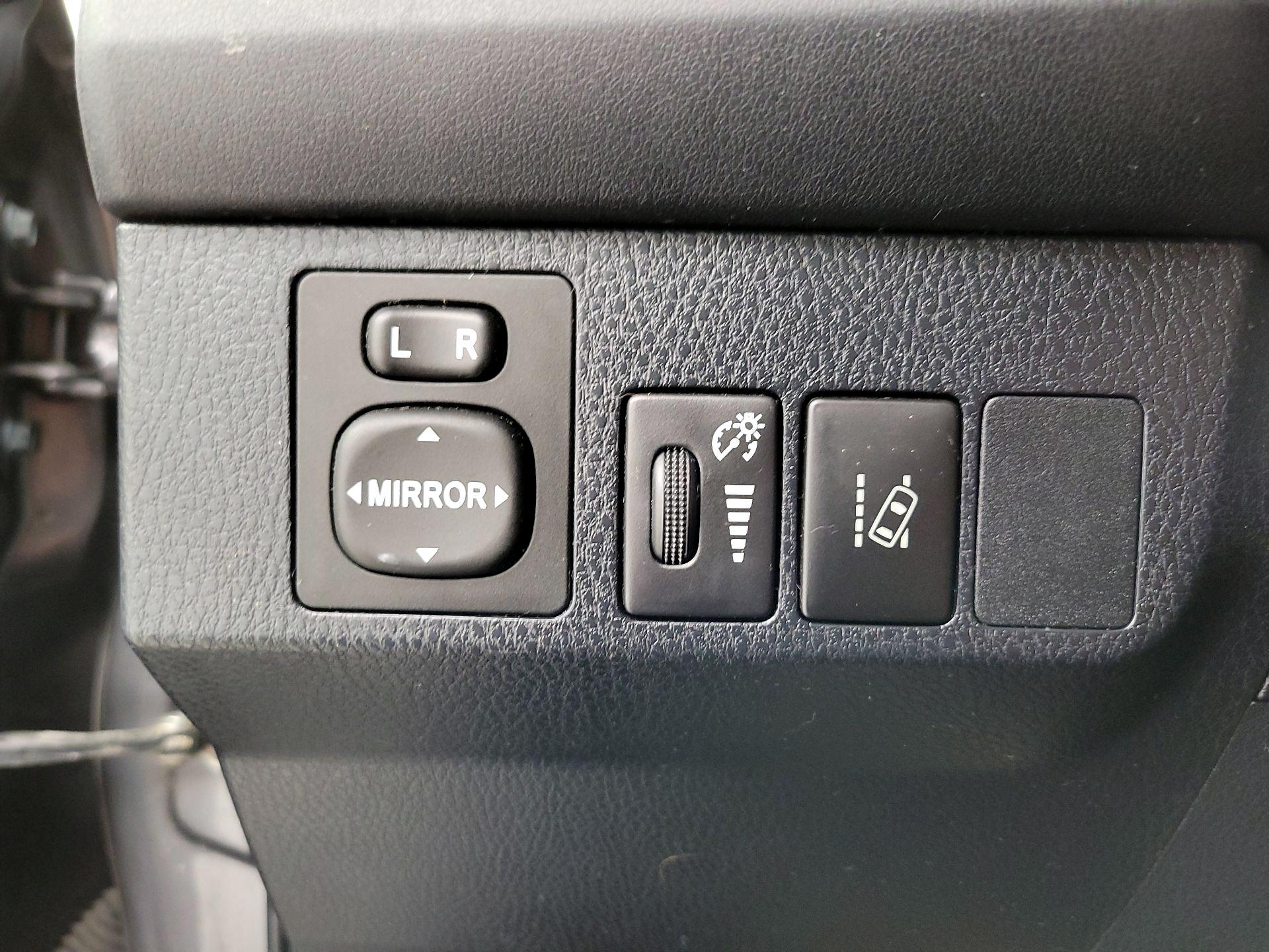 Thumbnail: 2018 Toyota RAV4 - 13