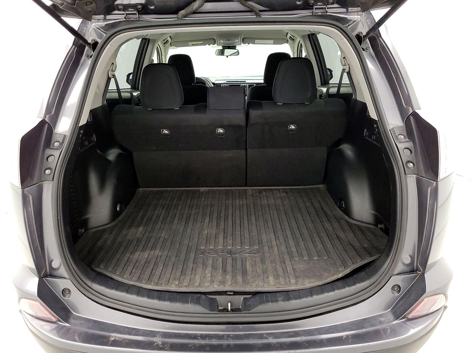 Thumbnail: 2018 Toyota RAV4 - 20