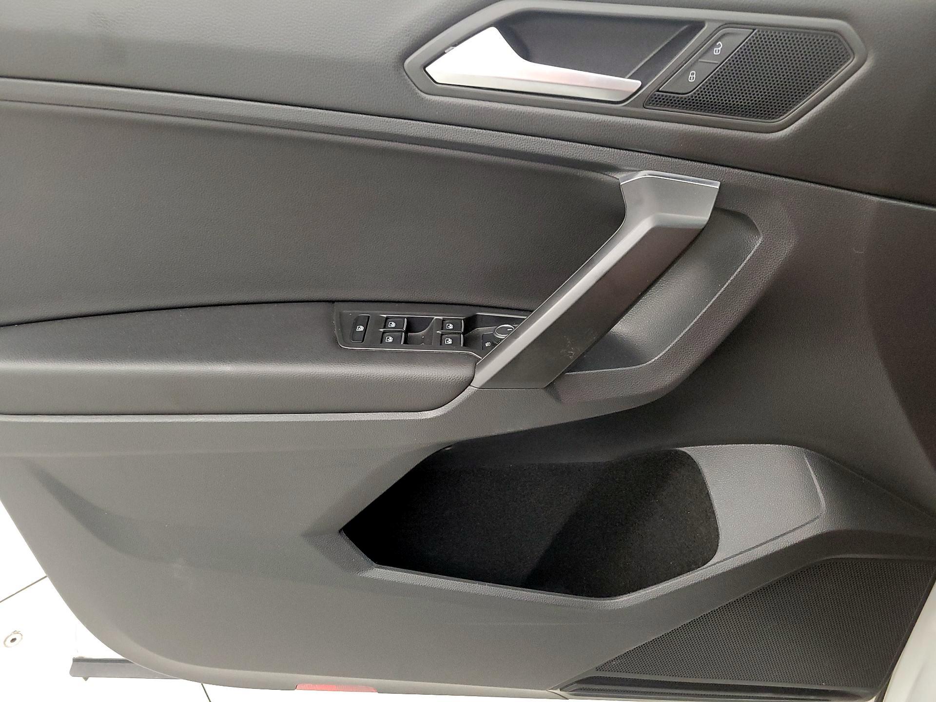 Thumbnail: 2021 Volkswagen Tiguan - 12