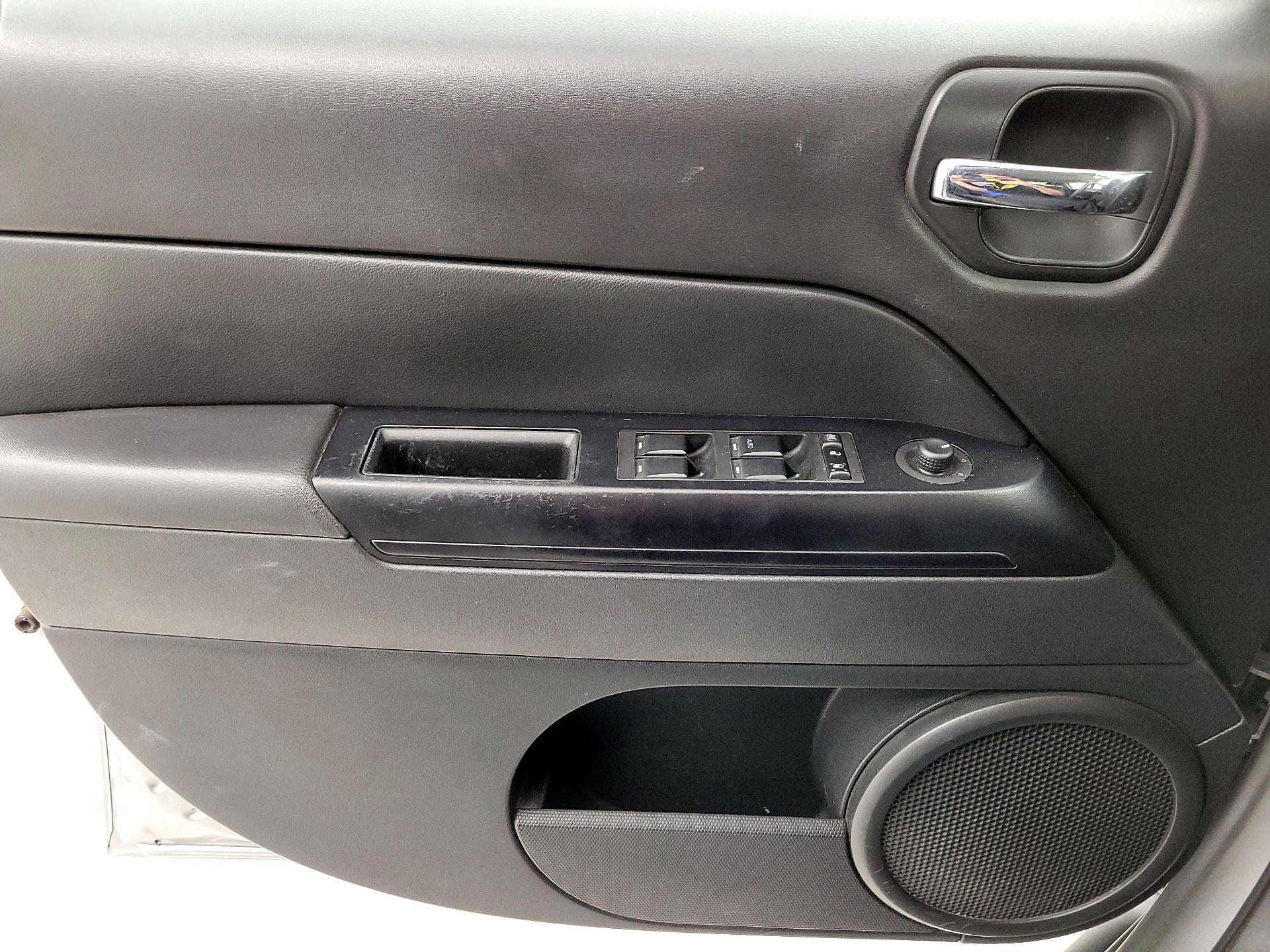 Thumbnail: 2015 Jeep Patriot - 12