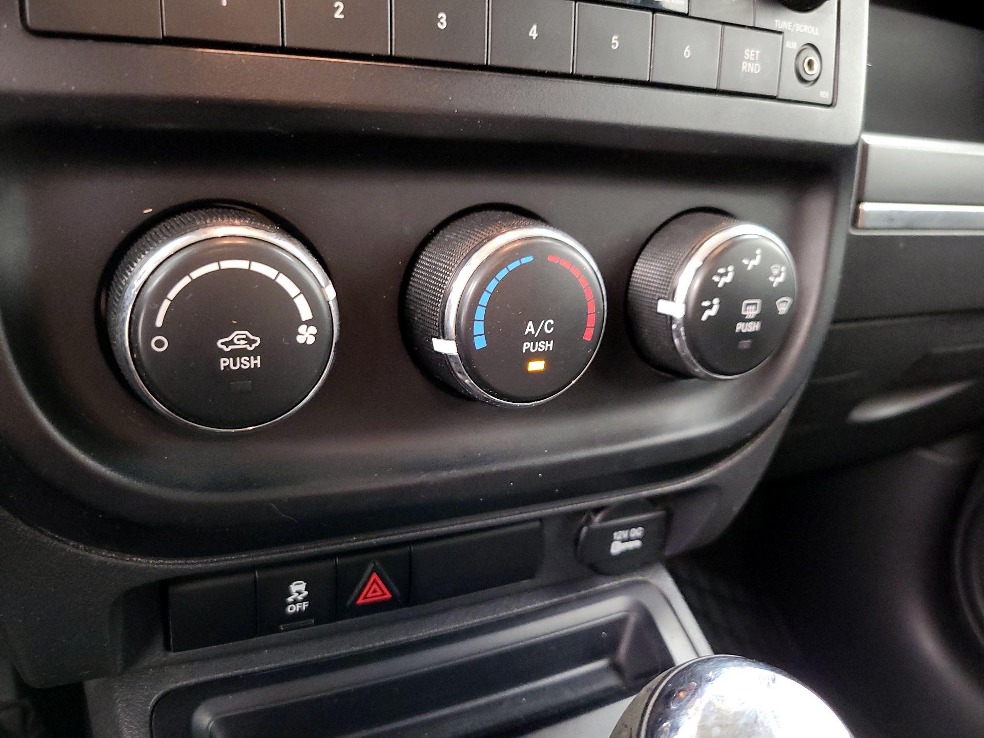 Thumbnail: 2015 Jeep Patriot - 14