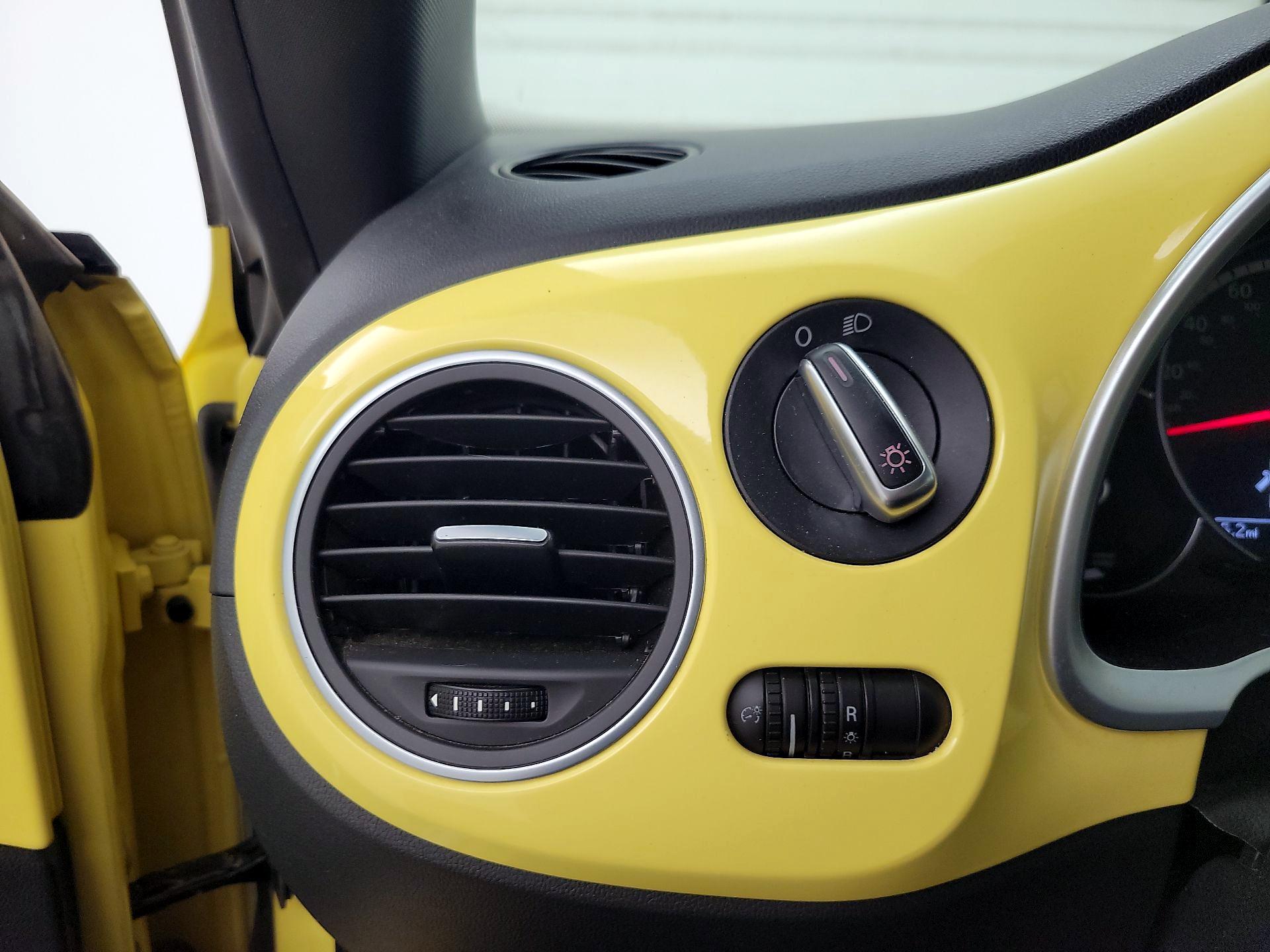 Thumbnail: 2014 Volkswagen Beetle - 13