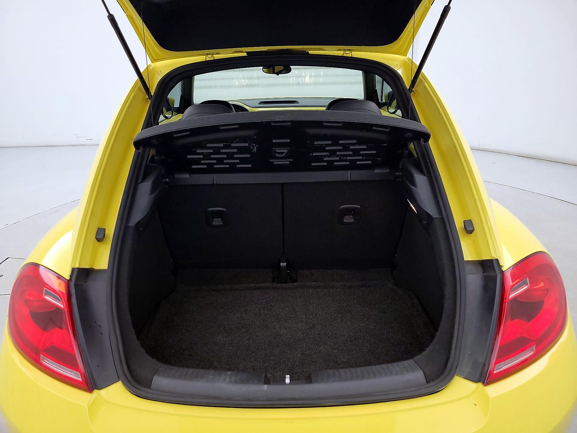 Thumbnail: 2014 Volkswagen Beetle - 19