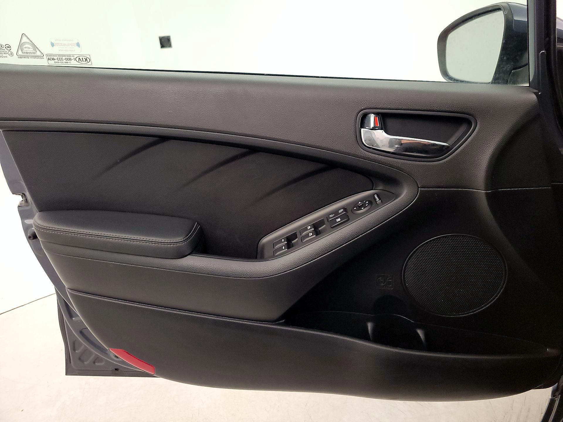 Thumbnail: 2016 Kia Forte - 12