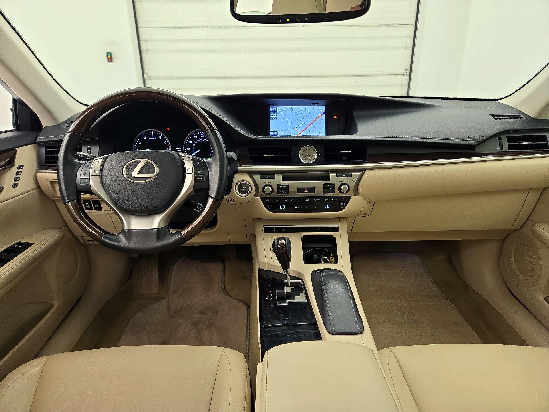 Thumbnail: 2013 Lexus ES - 9
