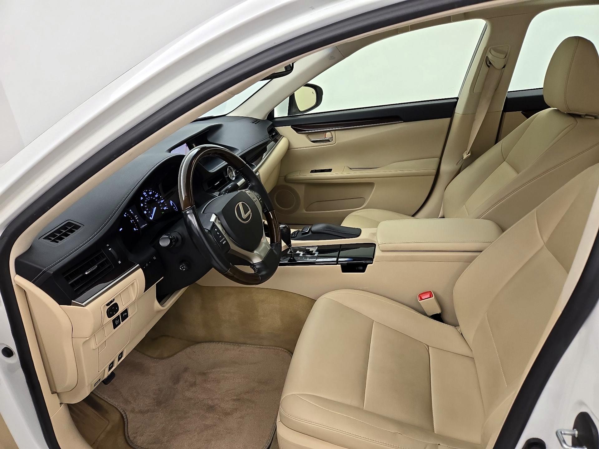 Thumbnail: 2013 Lexus ES - 11