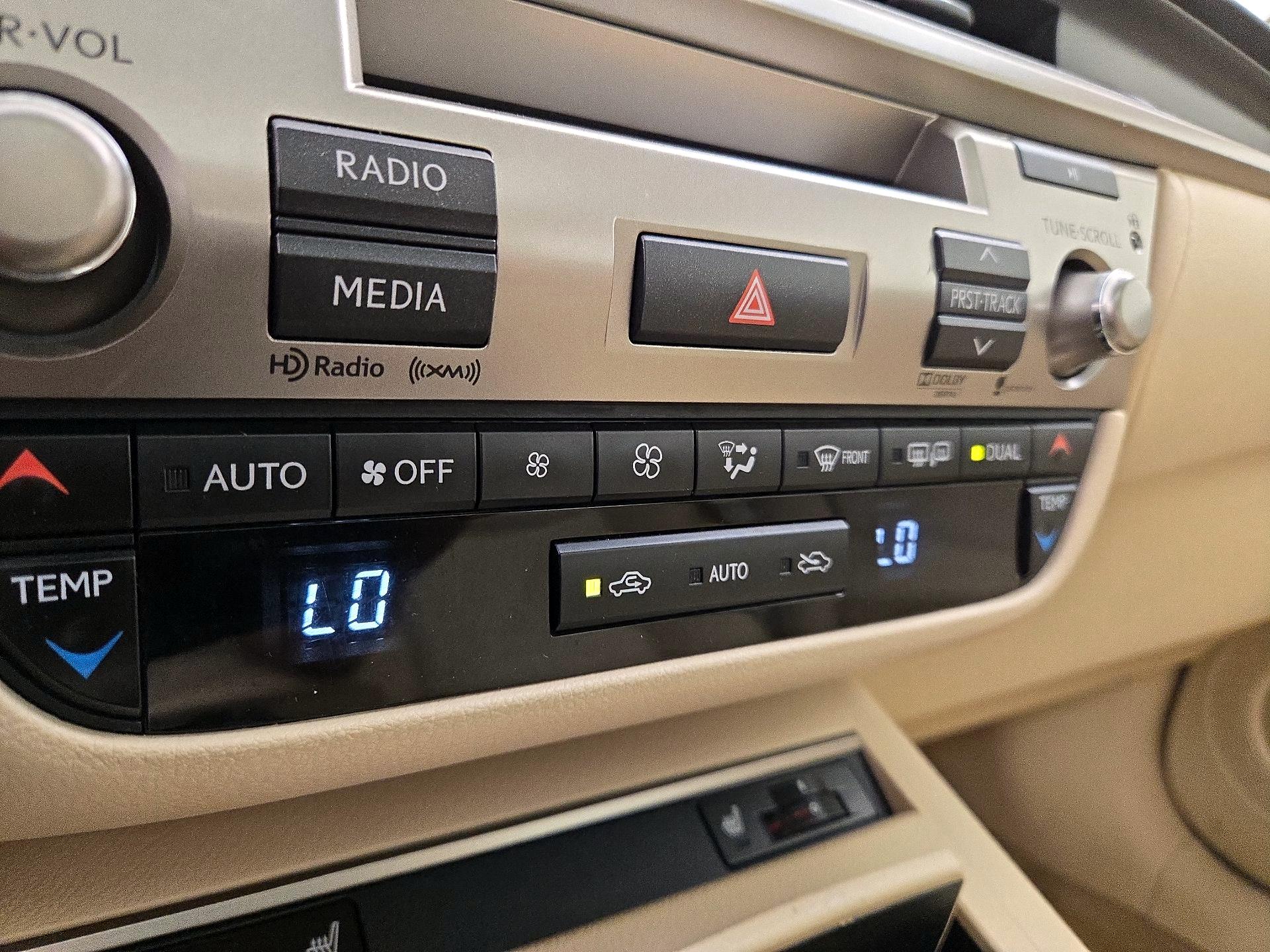 Thumbnail: 2013 Lexus ES - 17