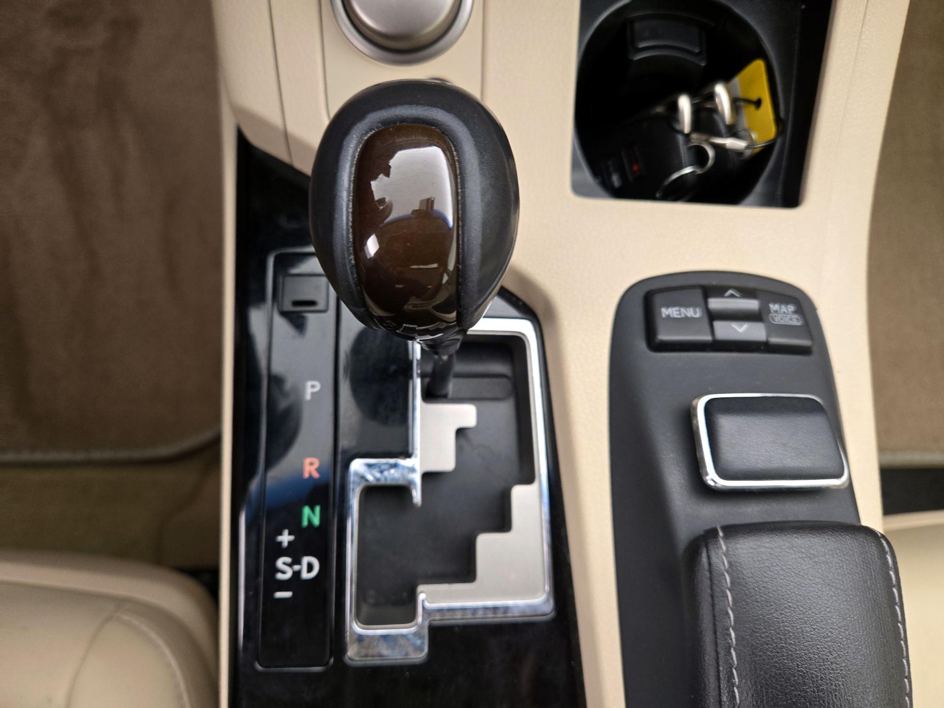 Thumbnail: 2013 Lexus ES - 18