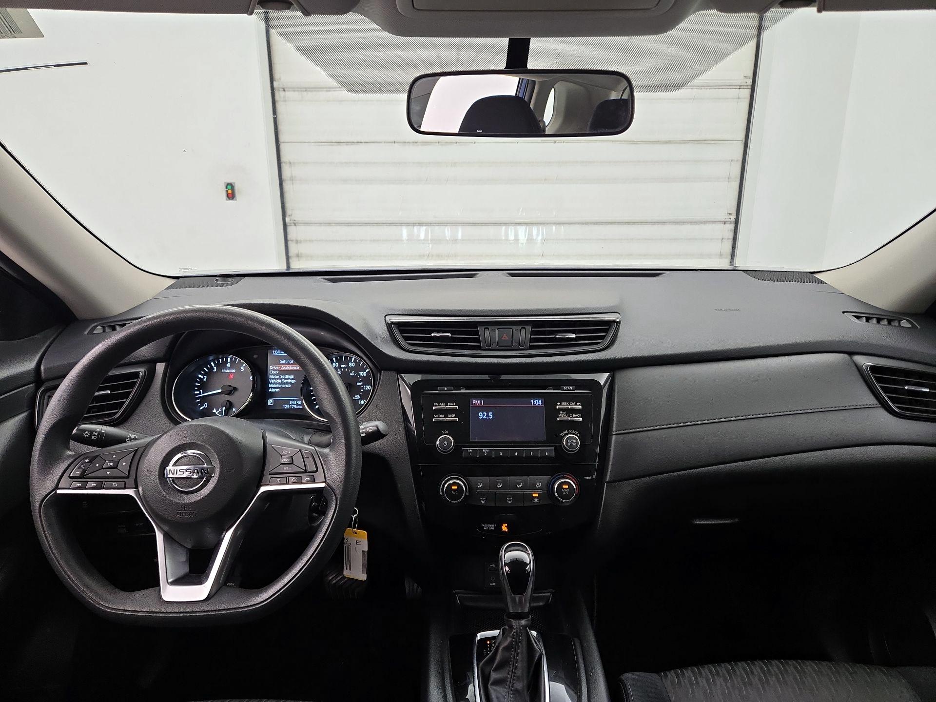 Thumbnail: 2017 Nissan Rogue - 9