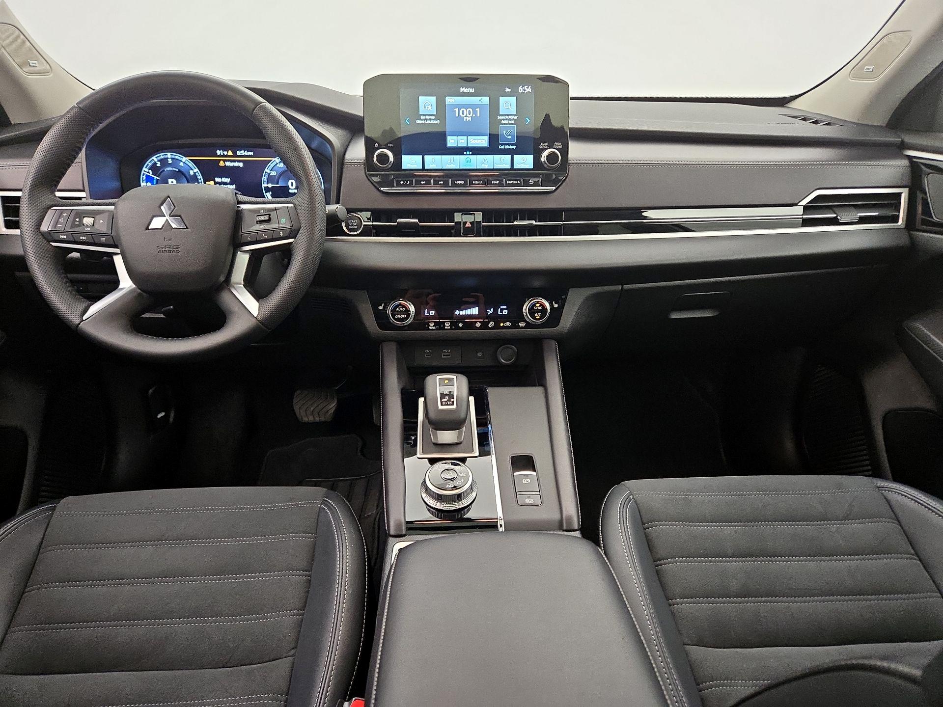 Thumbnail: 2024 Mitsubishi Outlander - 9