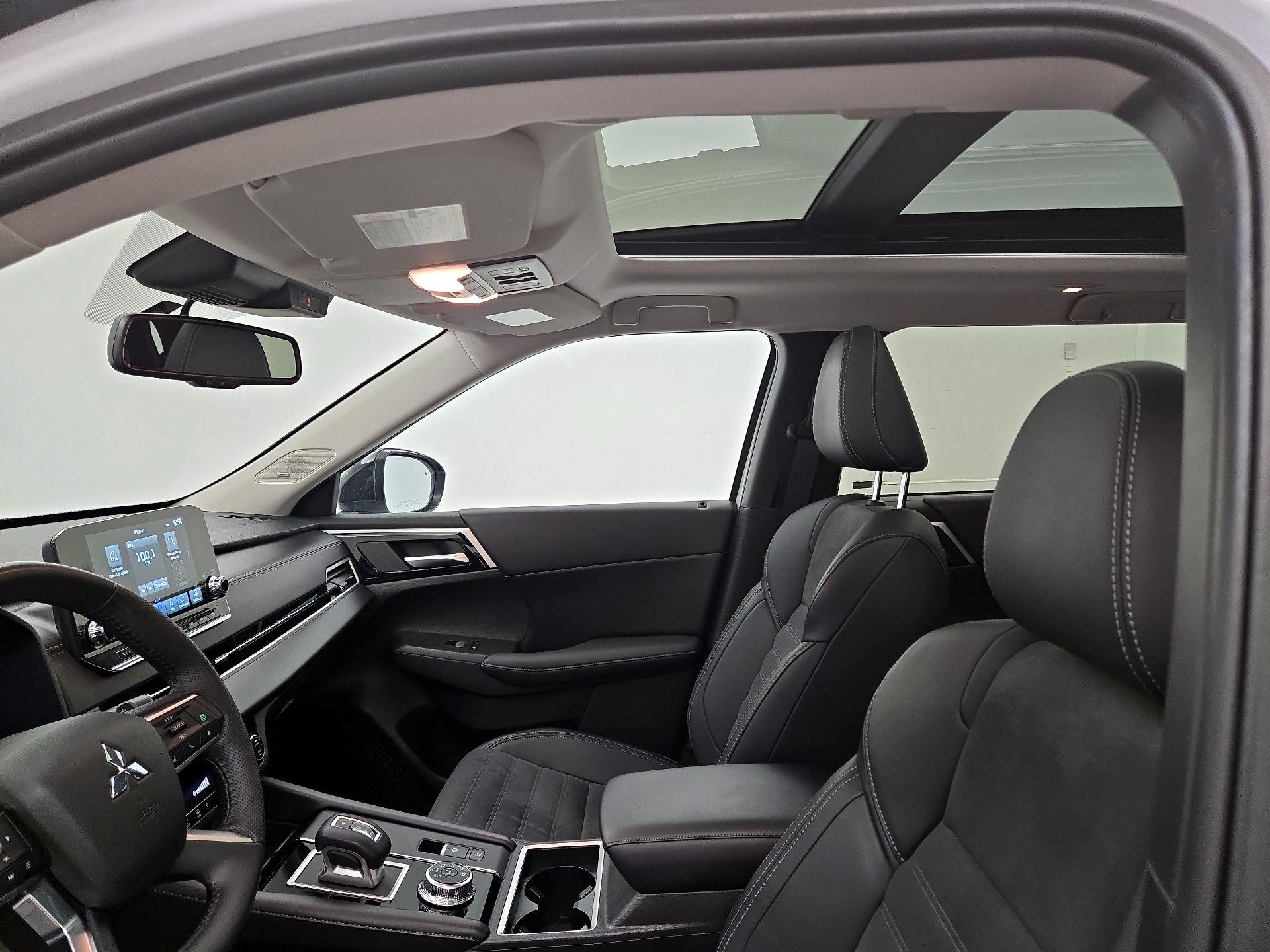Thumbnail: 2024 Mitsubishi Outlander - 19
