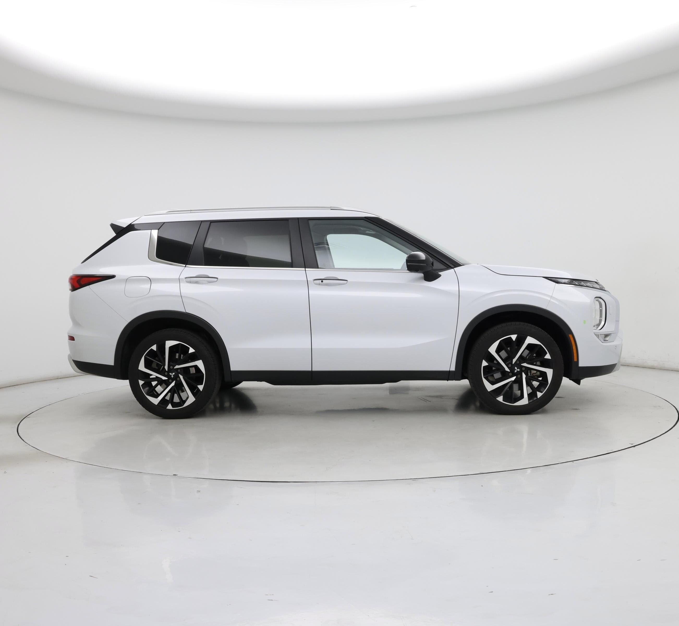 Thumbnail: 2024 Mitsubishi Outlander - 7