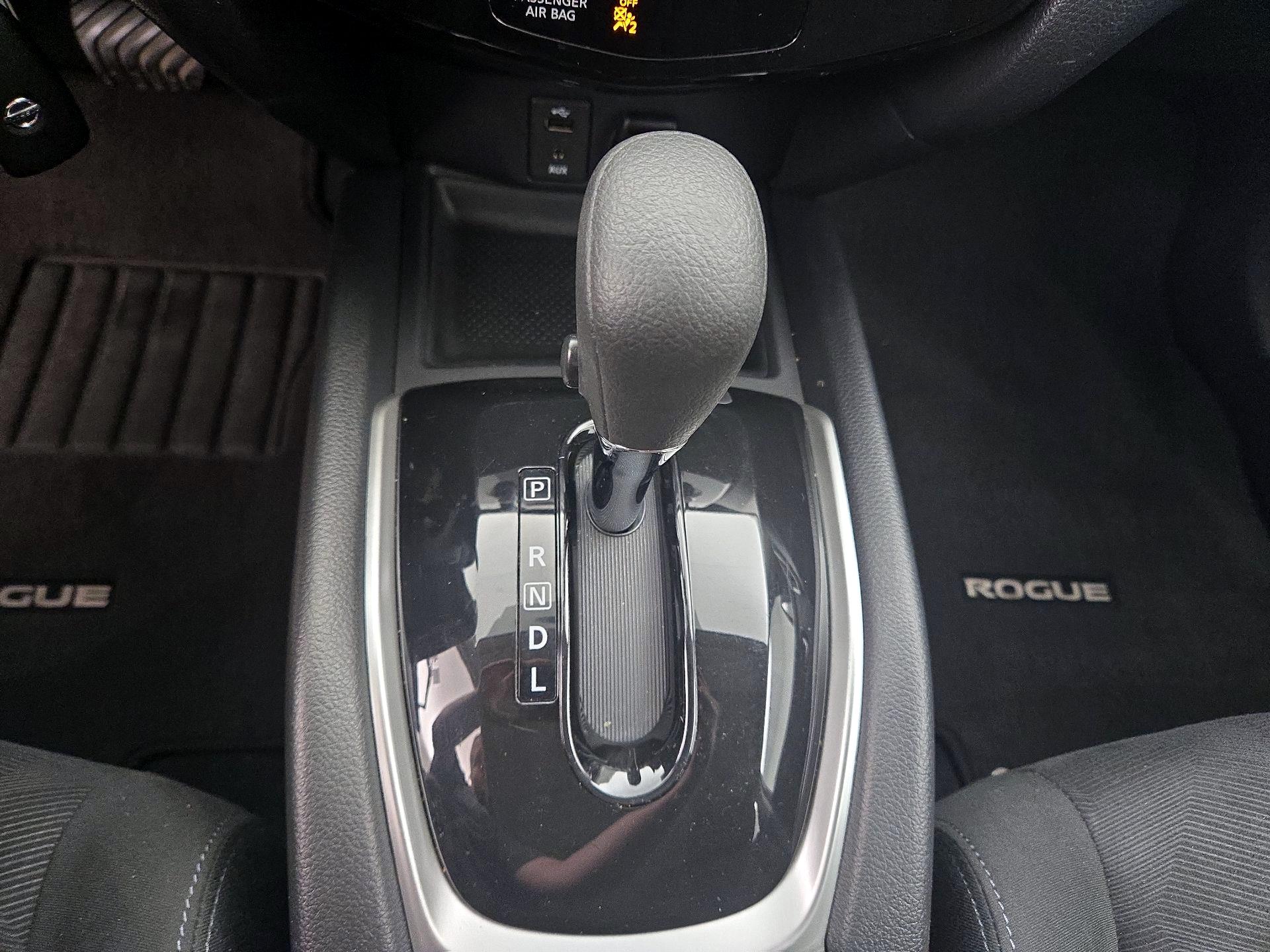 Thumbnail: 2015 Nissan Rogue - 17