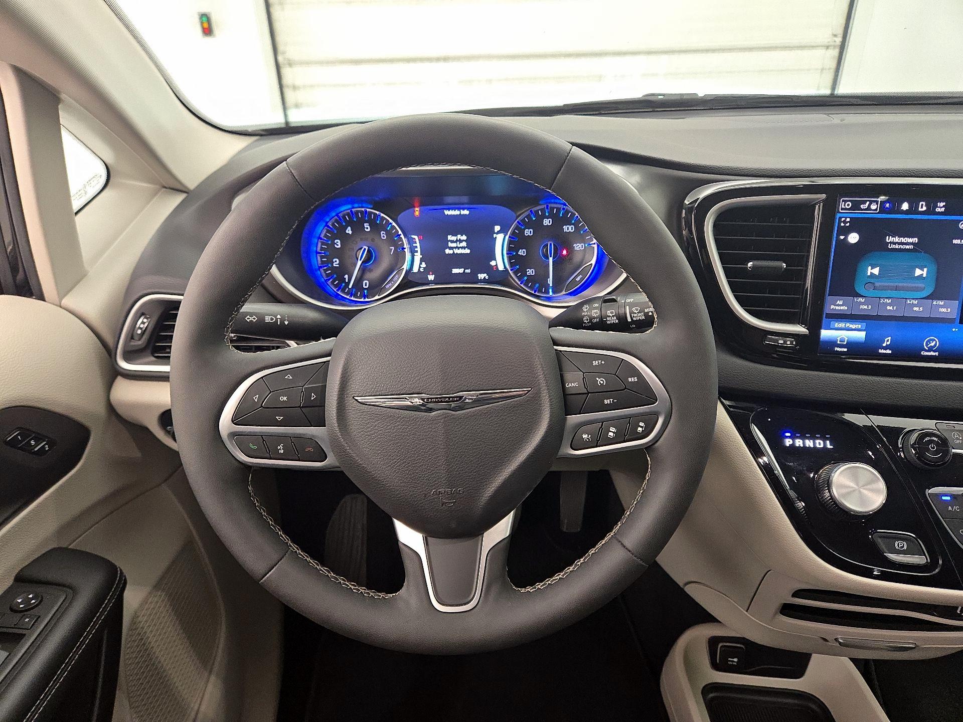 Thumbnail: 2024 Chrysler Pacifica - 10